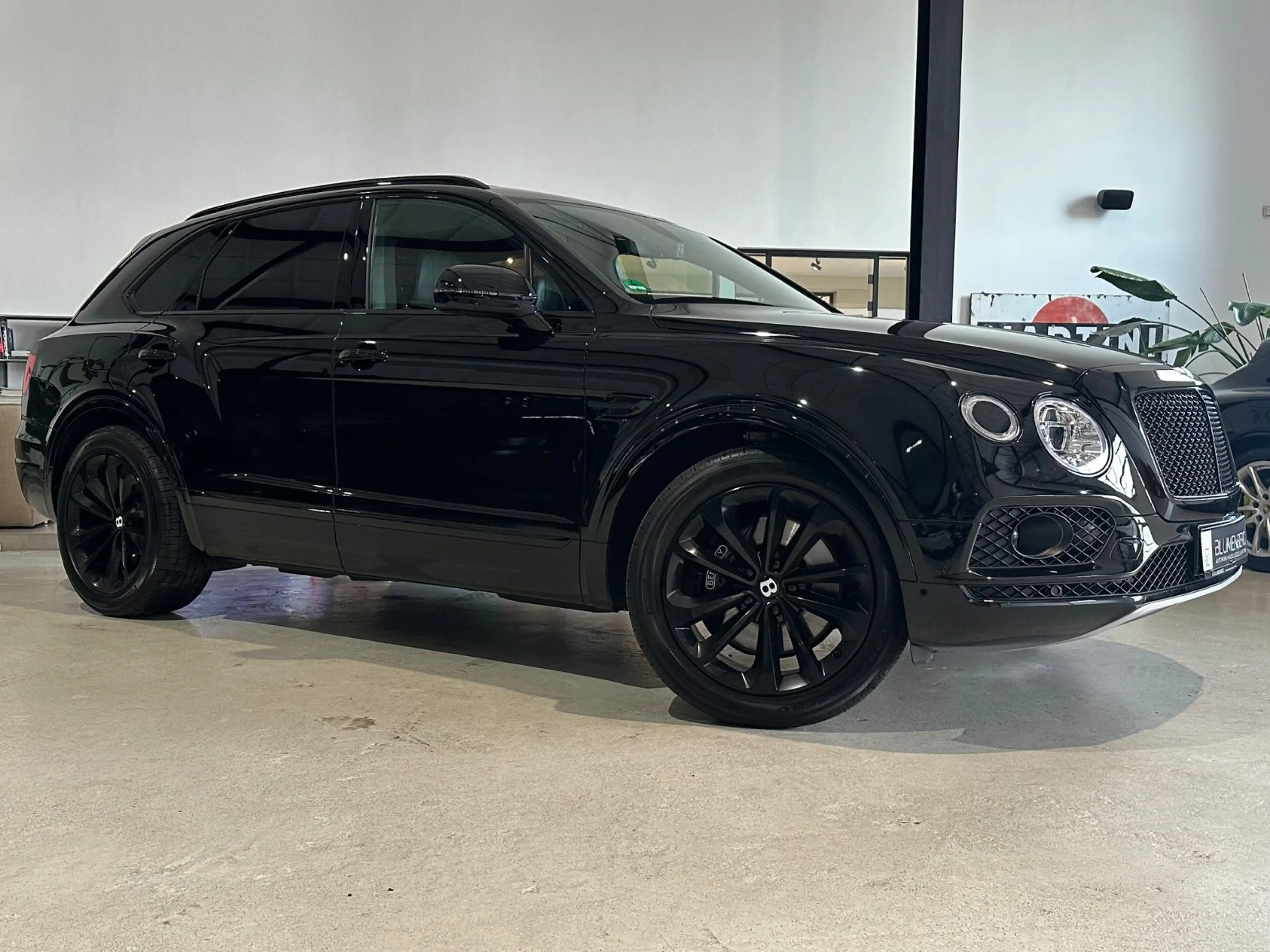 Bentley Bentayga 4.0 V8 Diesel 4WD*Blackline,Touring* — photo 2