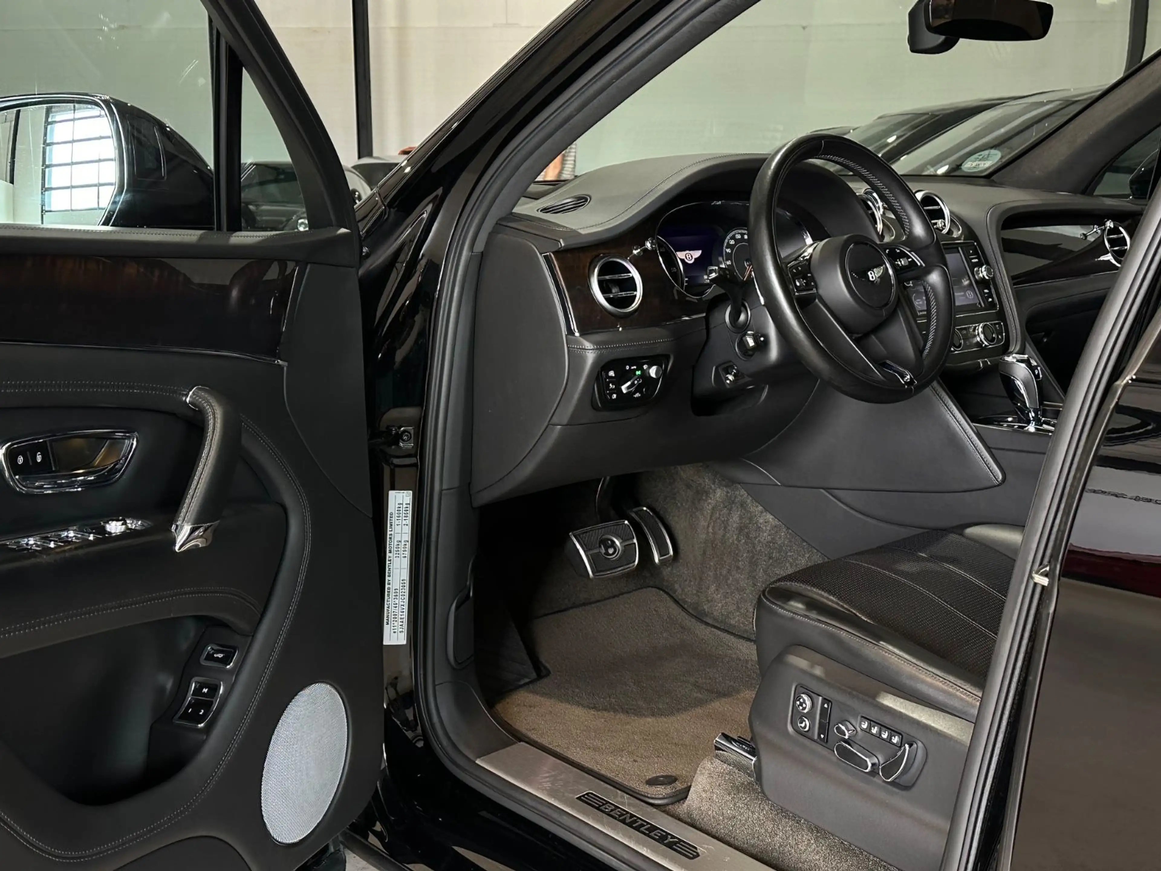 Bentley Bentayga 4.0 V8 Diesel 4WD*Blackline,Touring* — photo 14