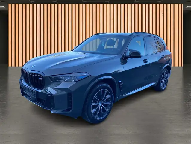 BMW X5 M view 2