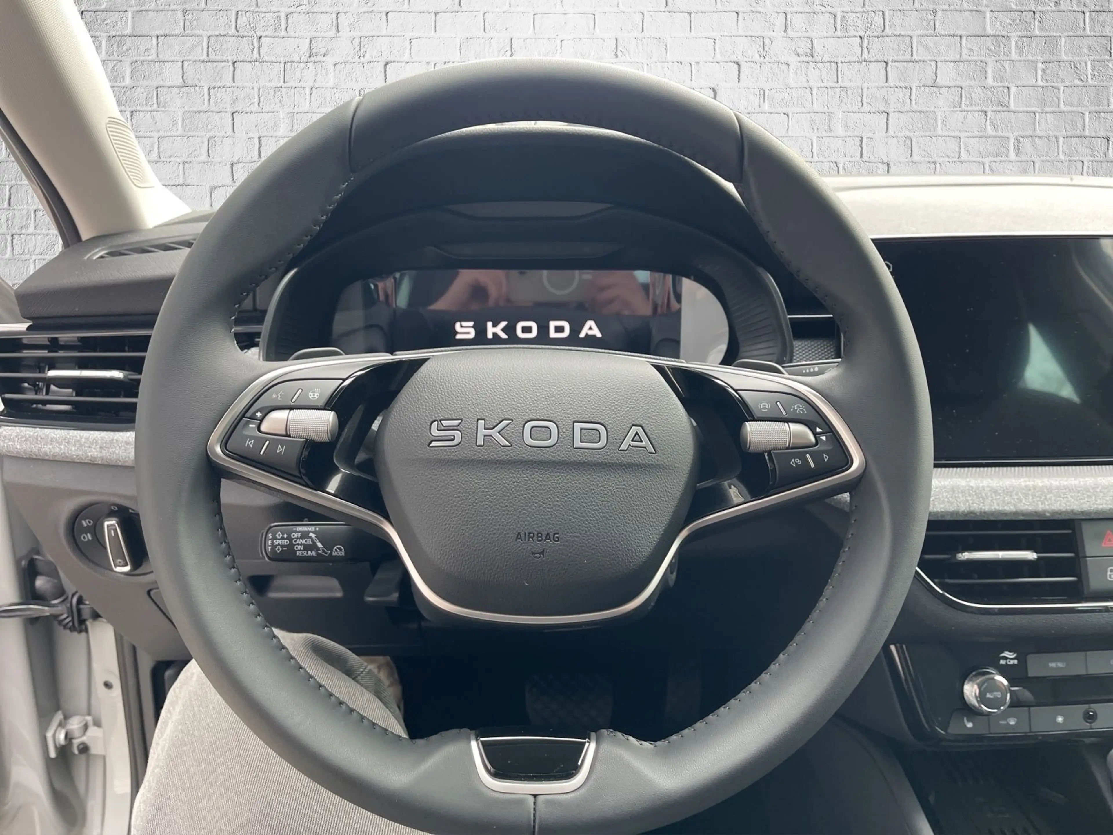 Skoda Scala 1.5 TSI DSG Automatik - Balance — photo 10