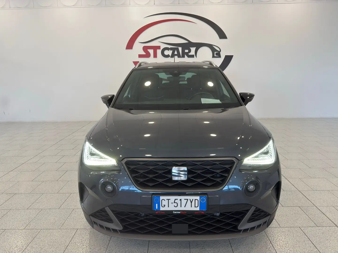 SEAT Arona 1.0 ecotsi FR 95cv Gris - 2