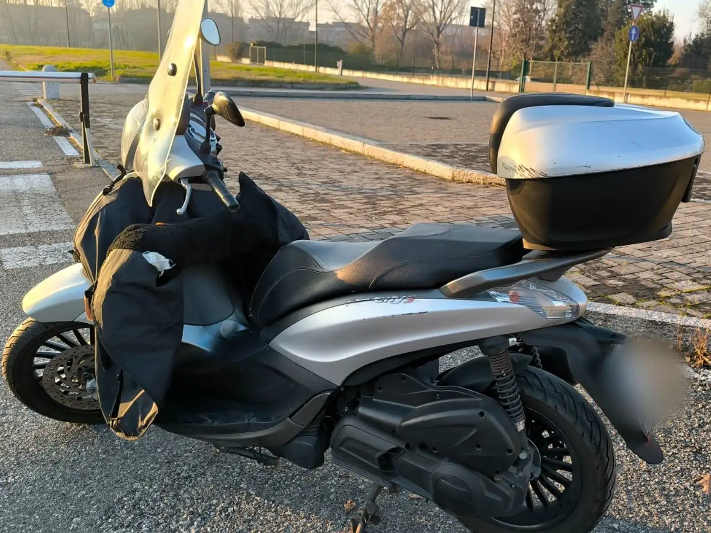 Piaggio Beverly 300 300S ABS Argento - 2