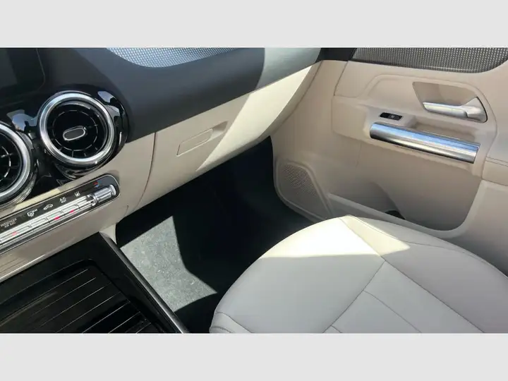 Mercedes-Benz GLA 250 e 2022, foto 16