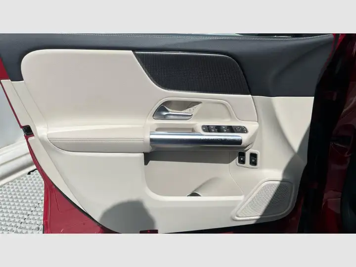 Mercedes-Benz GLA 250 e 2022, foto 14