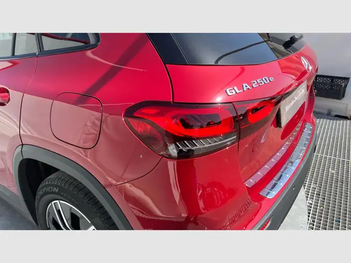 Mercedes-Benz GLA 250 e 2022, foto 12