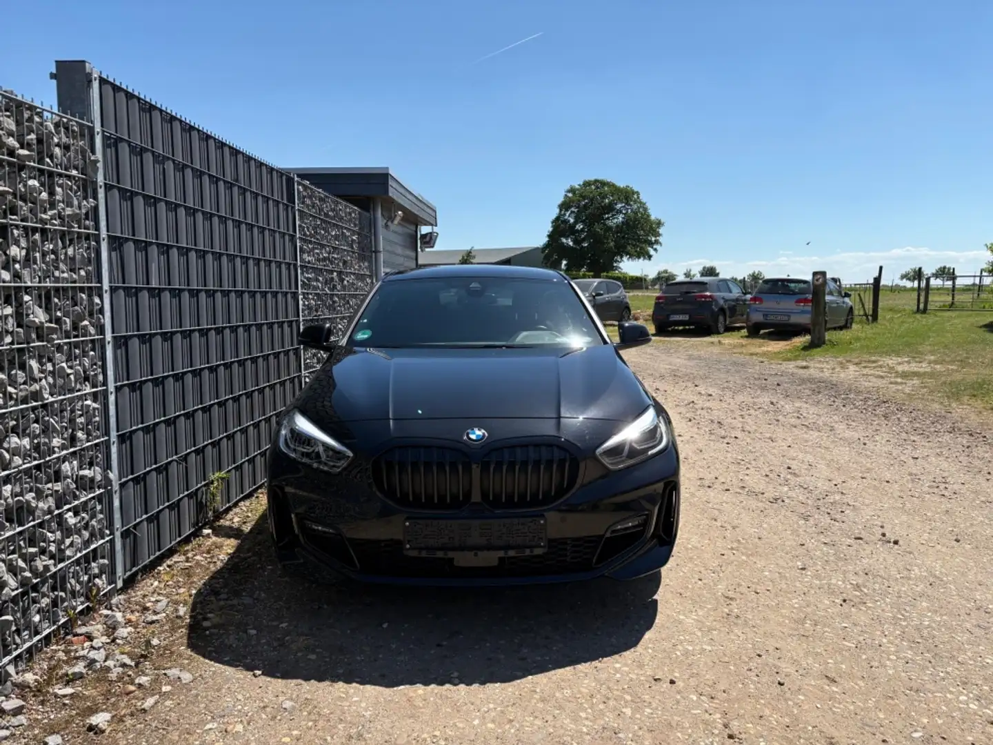 BMW 118 i M Sport Navi App SHZ Allwetter Schwarz - 2