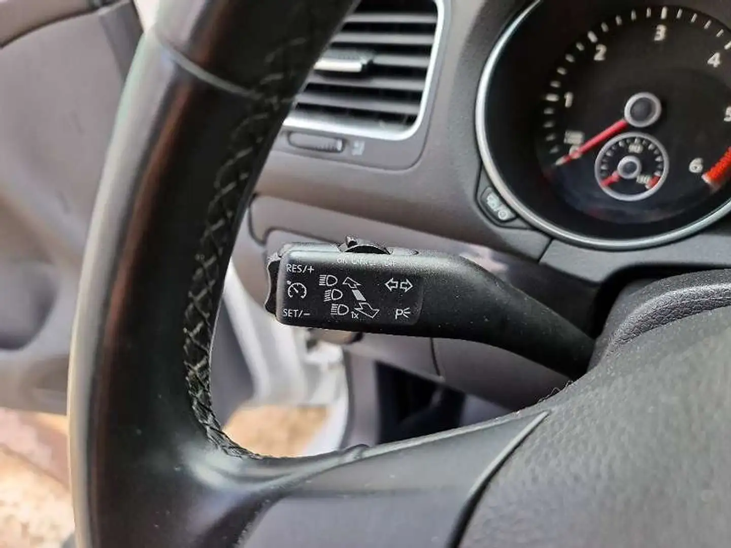 Volkswagen Golf Golf Rabbit 2012 BMT 1,6 TDI DPF Rabbit 2012 Weiß - 2