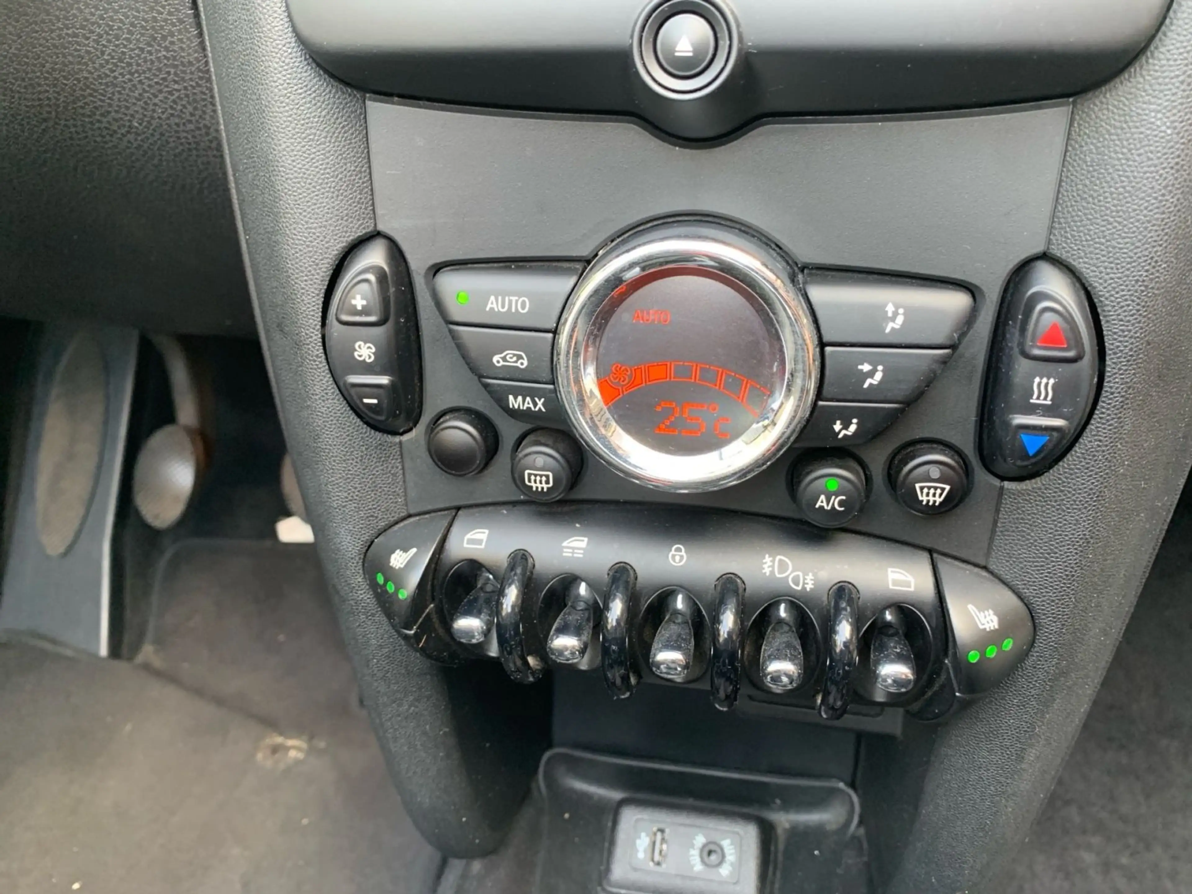MINI One Cabrio Mini Cabrio One 1.6 PDC SHZ — photo 29