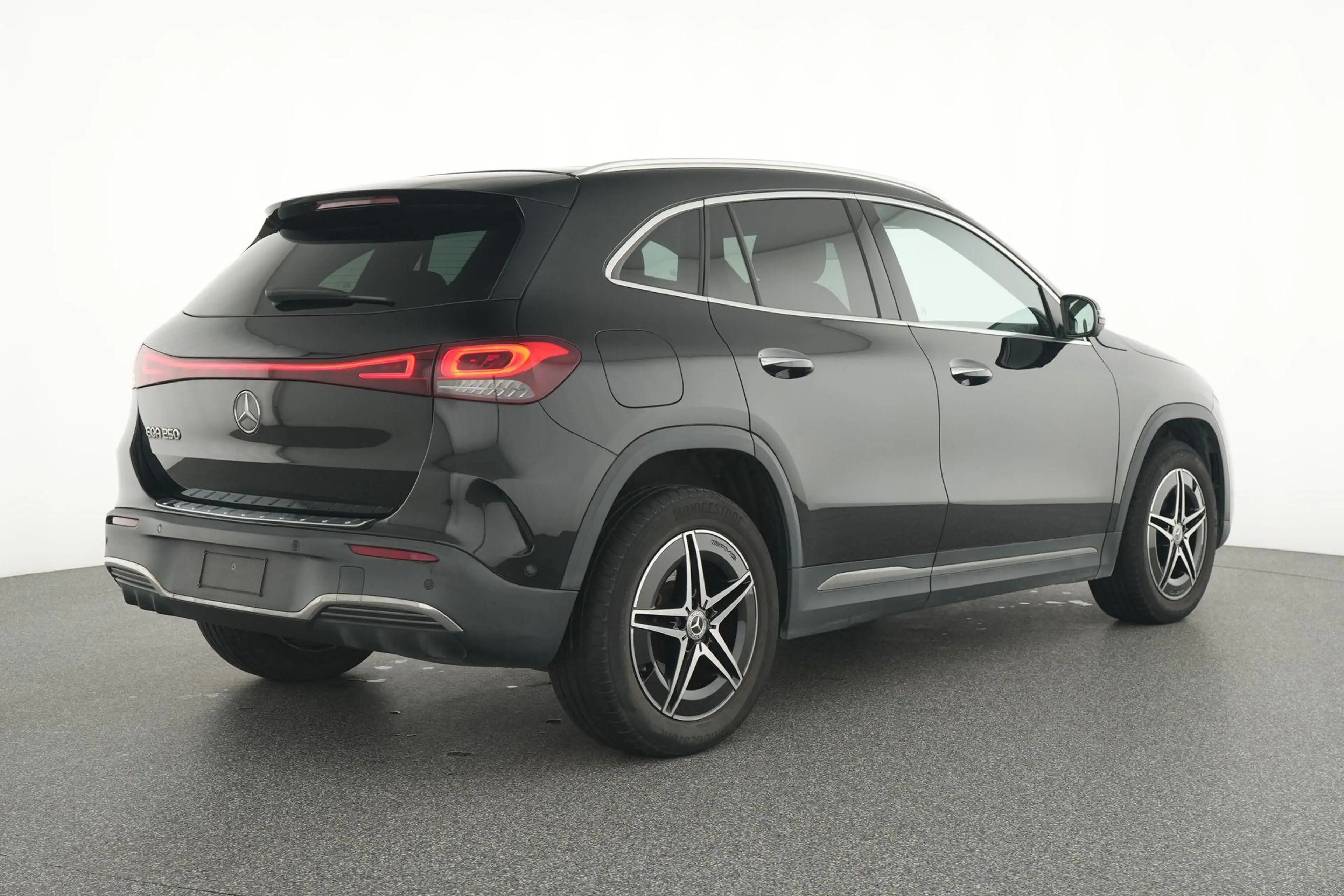 Mercedes-Benz EQA 250 250 AMG Line 67 kWh — photo 4