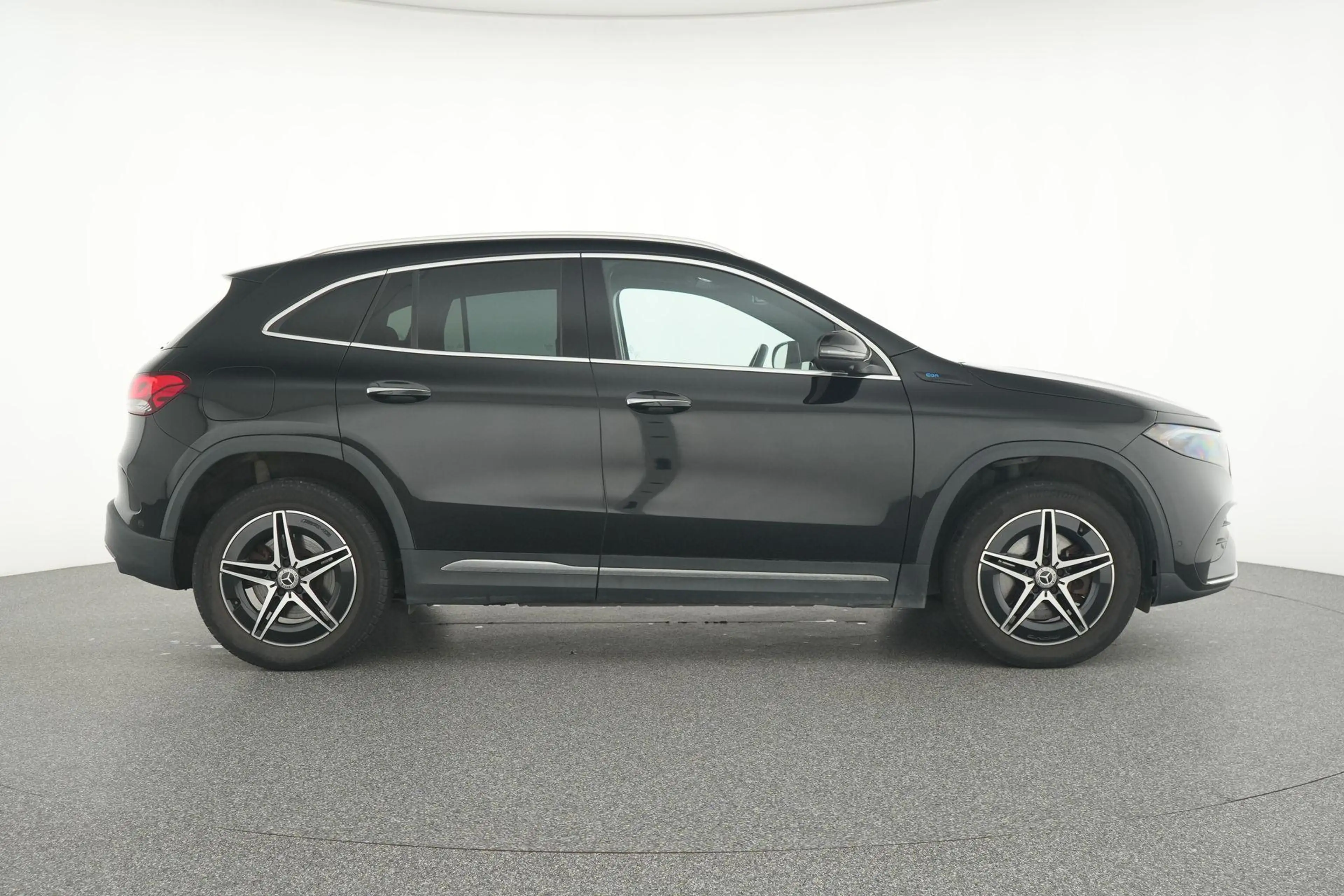 Mercedes-Benz EQA 250 250 AMG Line 67 kWh — photo 9
