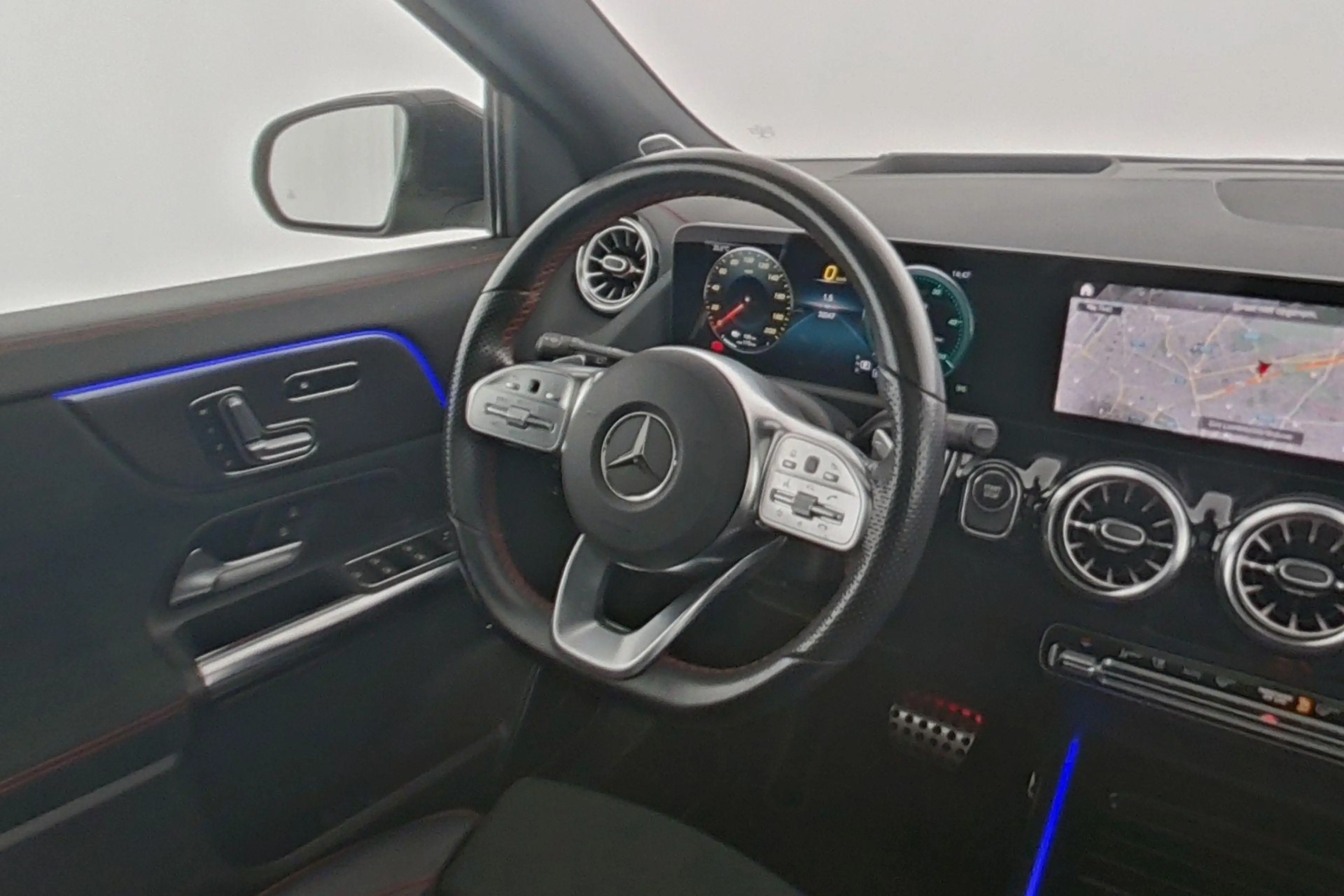 Mercedes-Benz EQA 250 250 AMG Line 67 kWh — photo 13