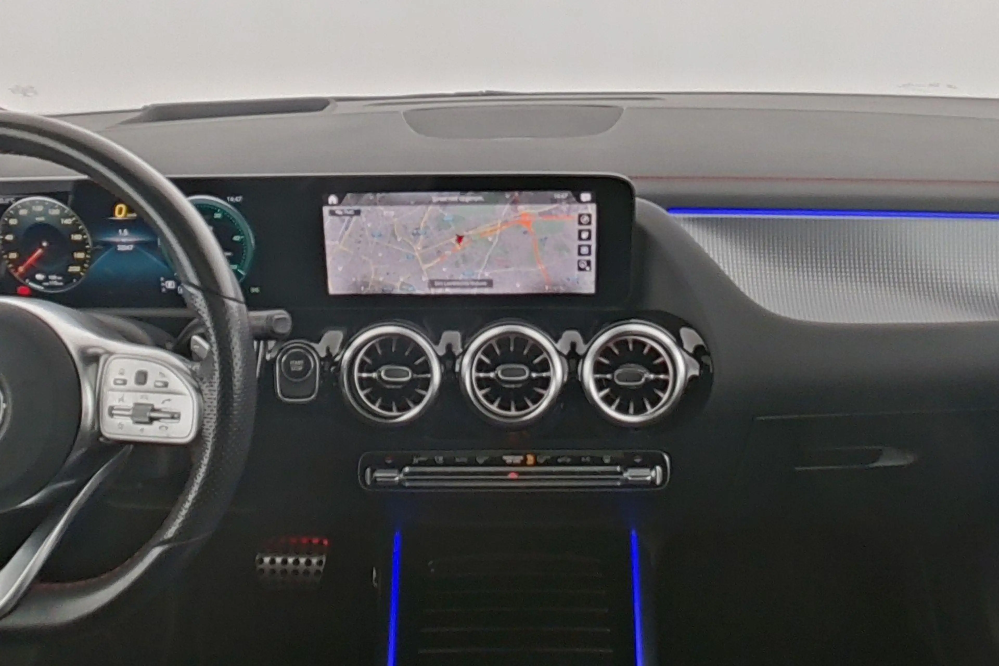 Mercedes-Benz EQA 250 250 AMG Line 67 kWh — photo 15