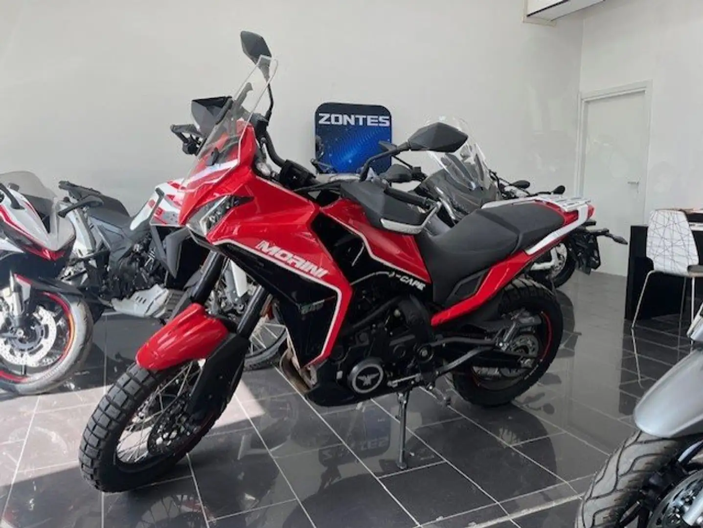 Moto Morini X-Cape BLACK FRIDAY Piros - 2