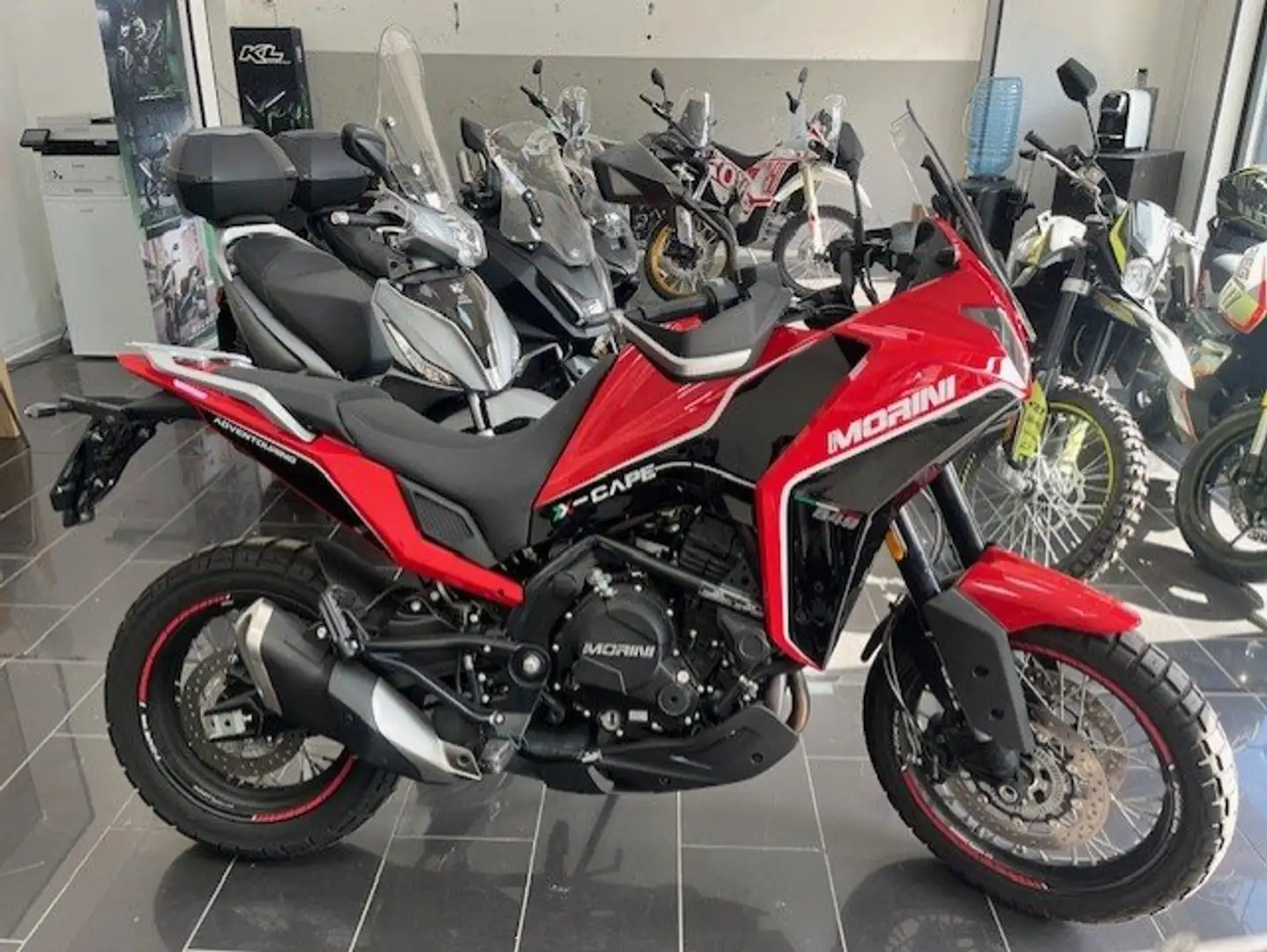 Moto Morini X-Cape BLACK FRIDAY Piros - 1