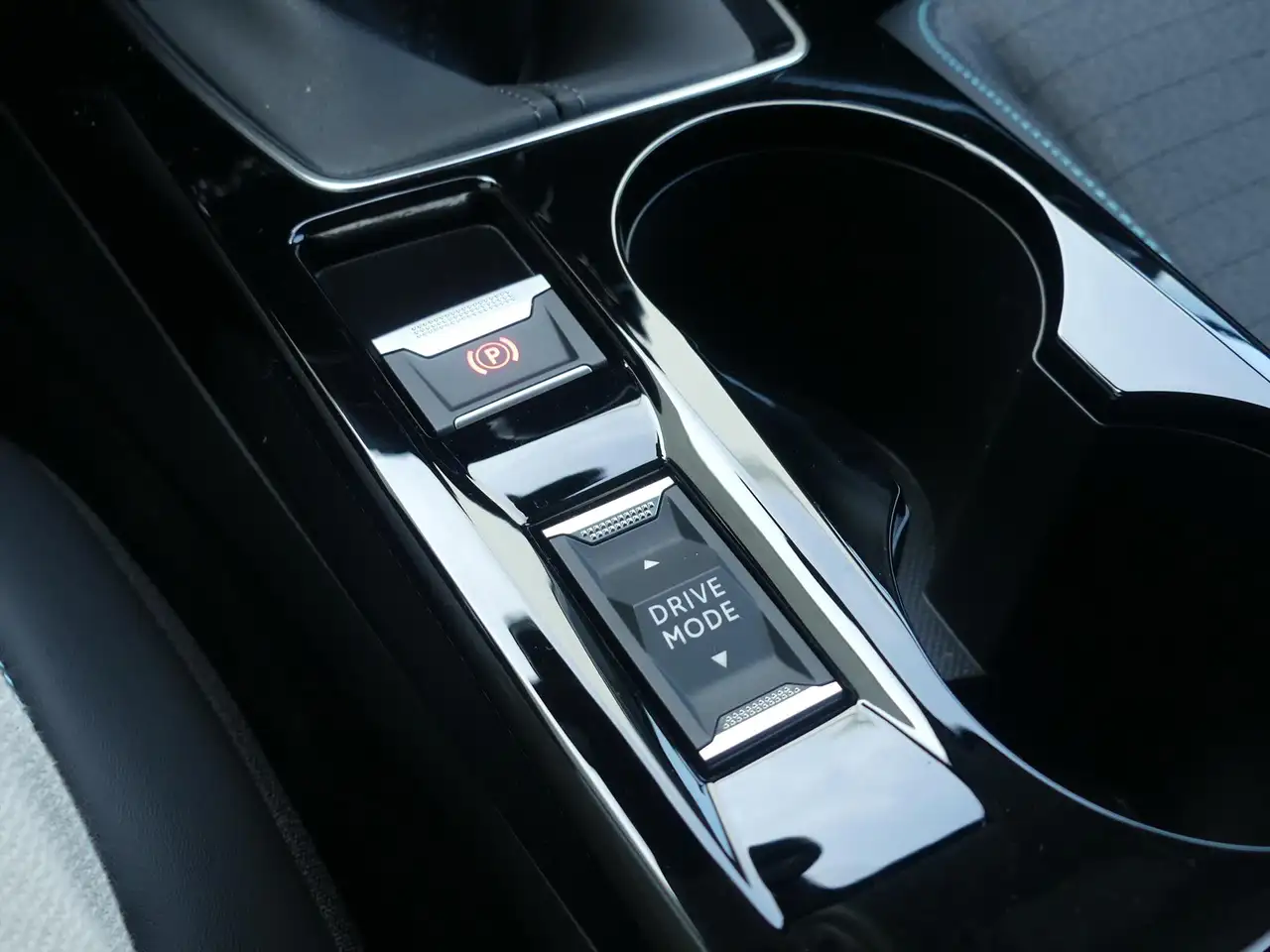 Peugeot 208 ALLURE 1.2 100PK i-COCKPIT3D/CAMERA/ADAP.CRUISE/ST 31