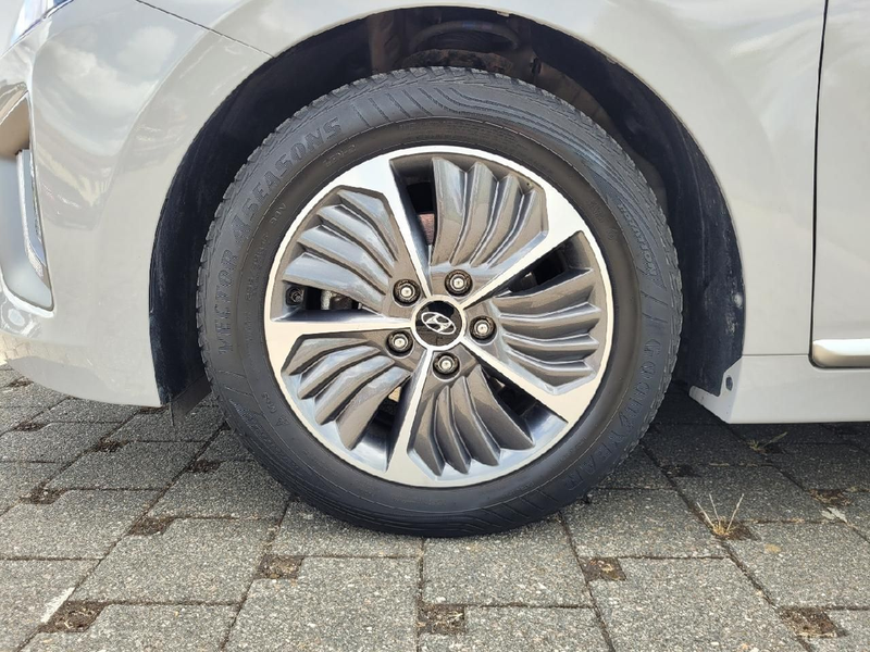 Hyundai IONIQ Ioniq Prime Plug-In Hybrid — photo 11