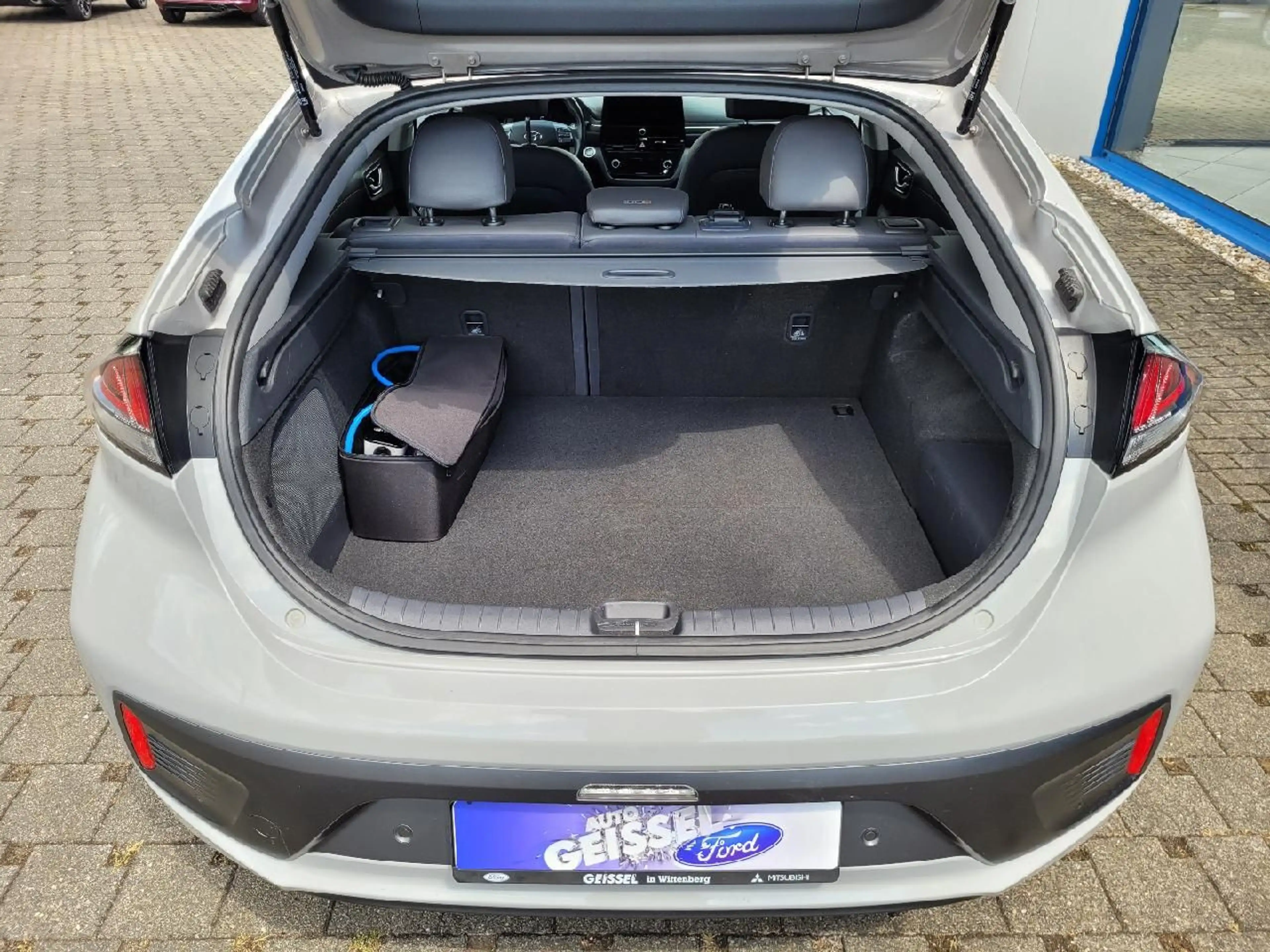 Hyundai IONIQ Ioniq Prime Plug-In Hybrid — photo 15