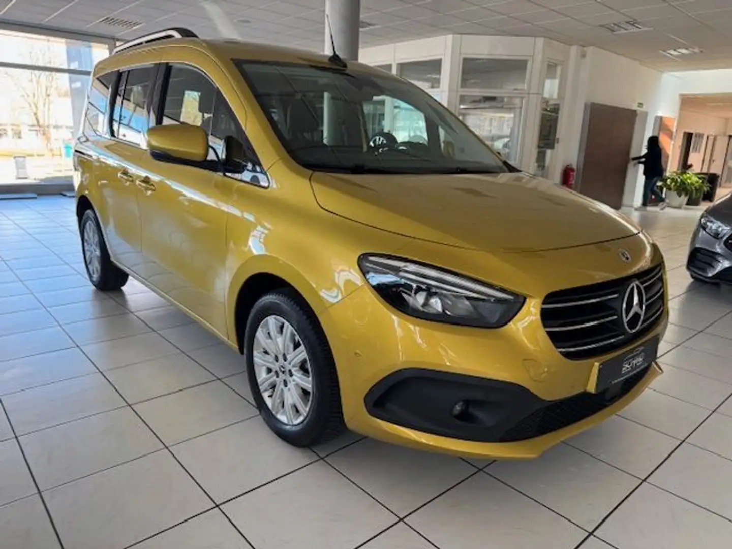 Mercedes-Benz T-Class T 180 d PROGRESSIVE RFK LED Klimaauto MBUX Navi Gelb - 2