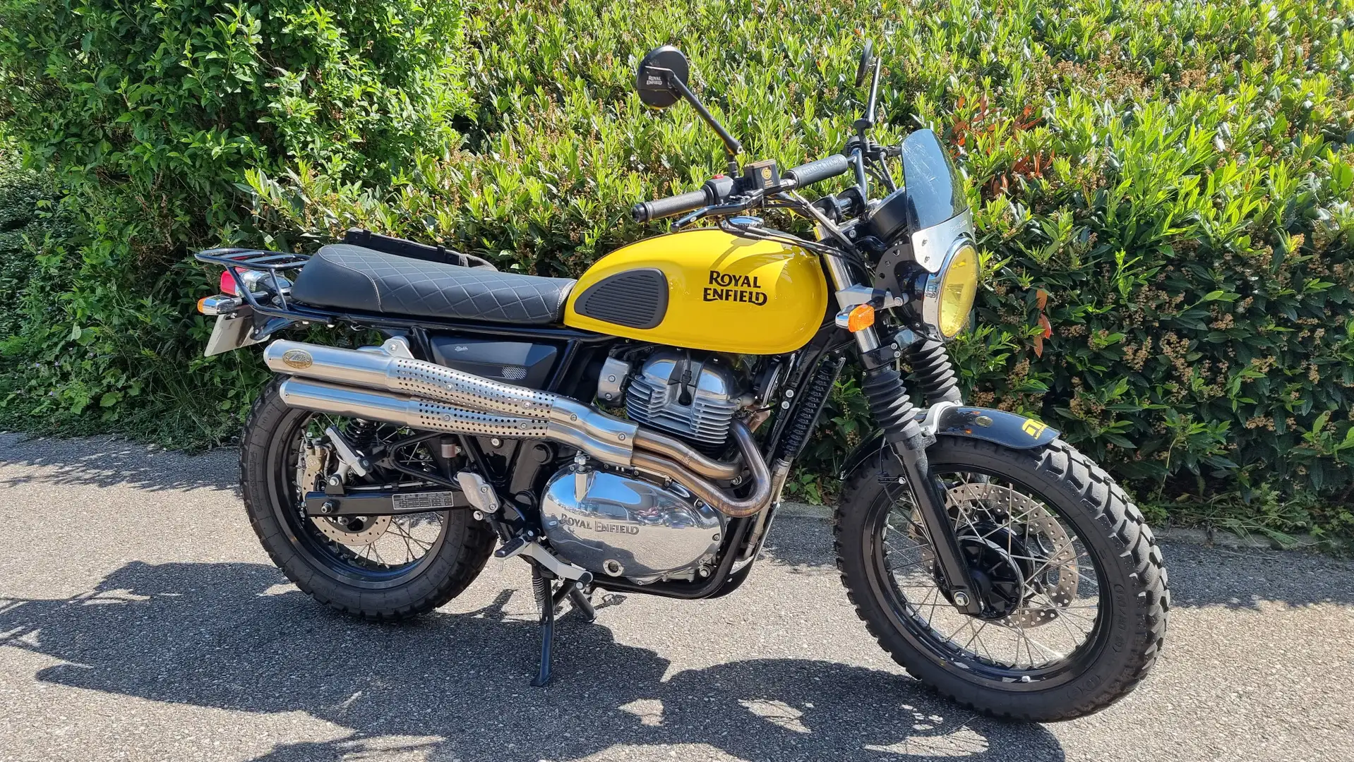 Royal Enfield Interceptor Amarillo - 1