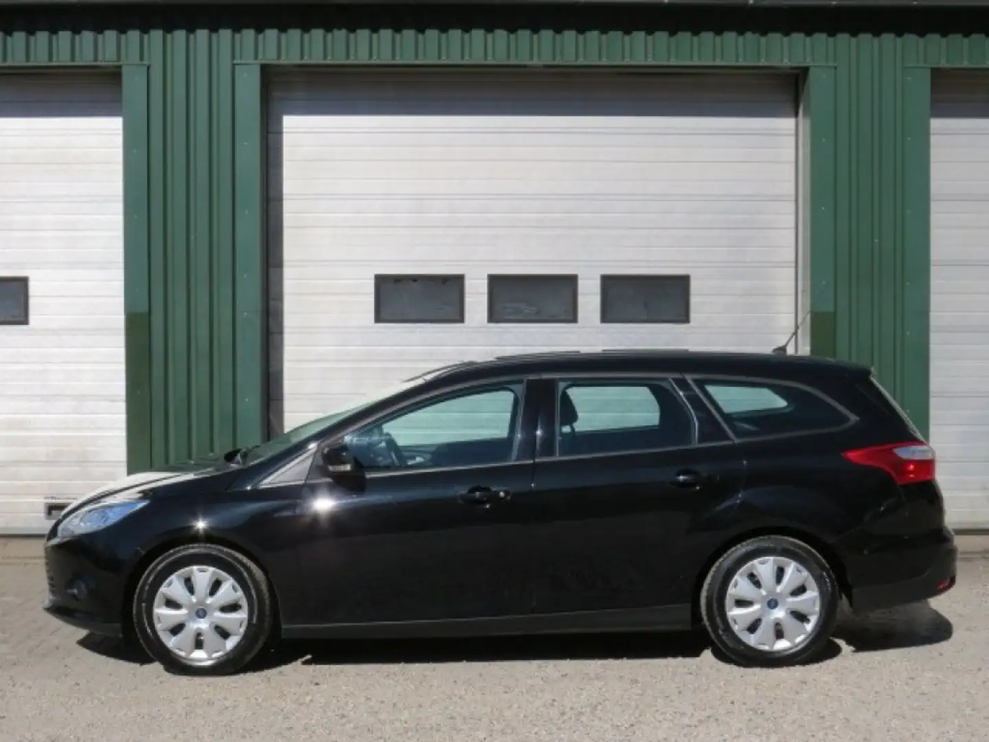 Ford Focus 1.0 EcoBoost Lease Trend Zwart - 1