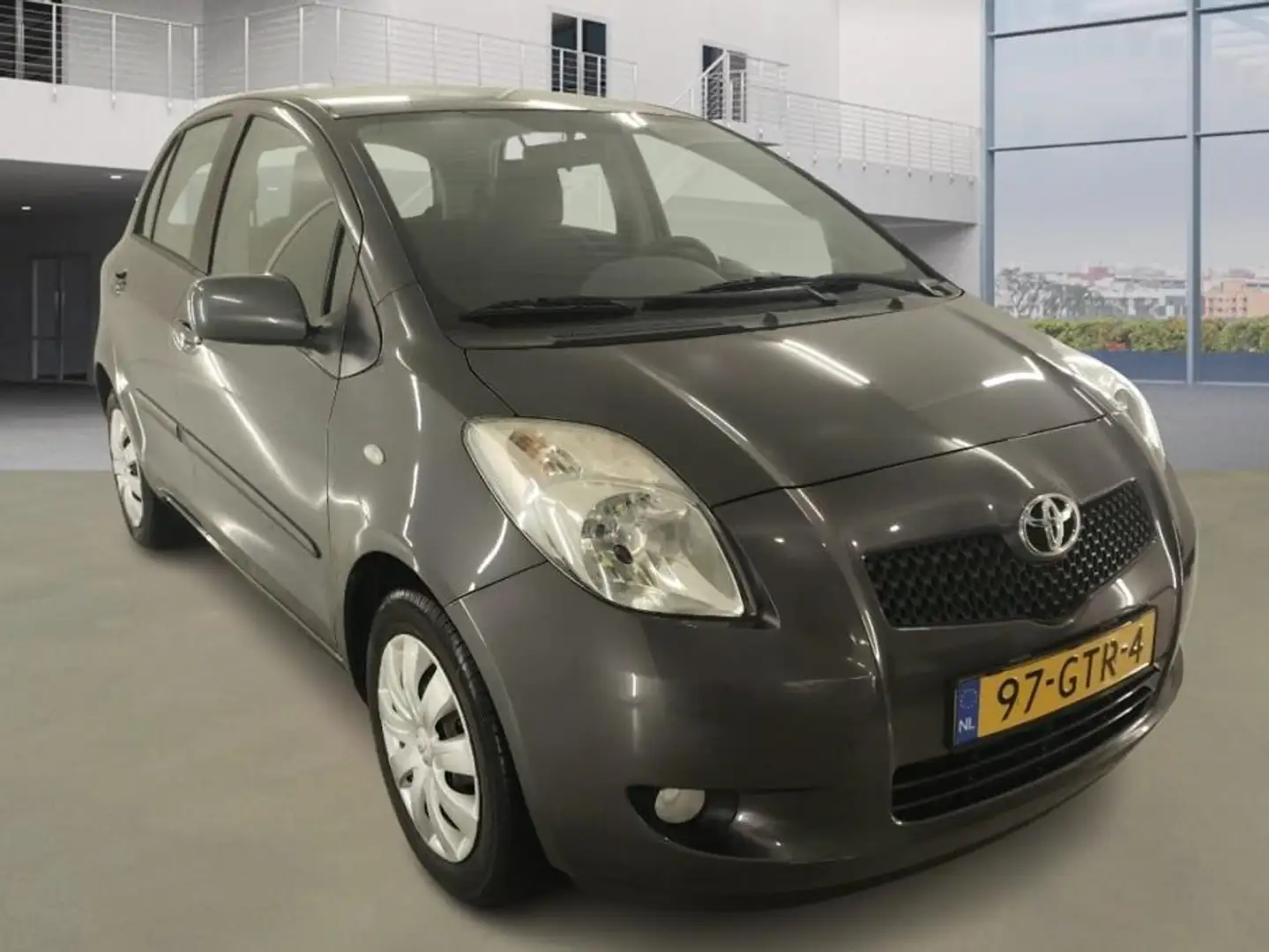 Toyota Yaris 1.3 VVTi Sol MMT Automaat 55.700 km +NAP NL-auto Gris - 2
