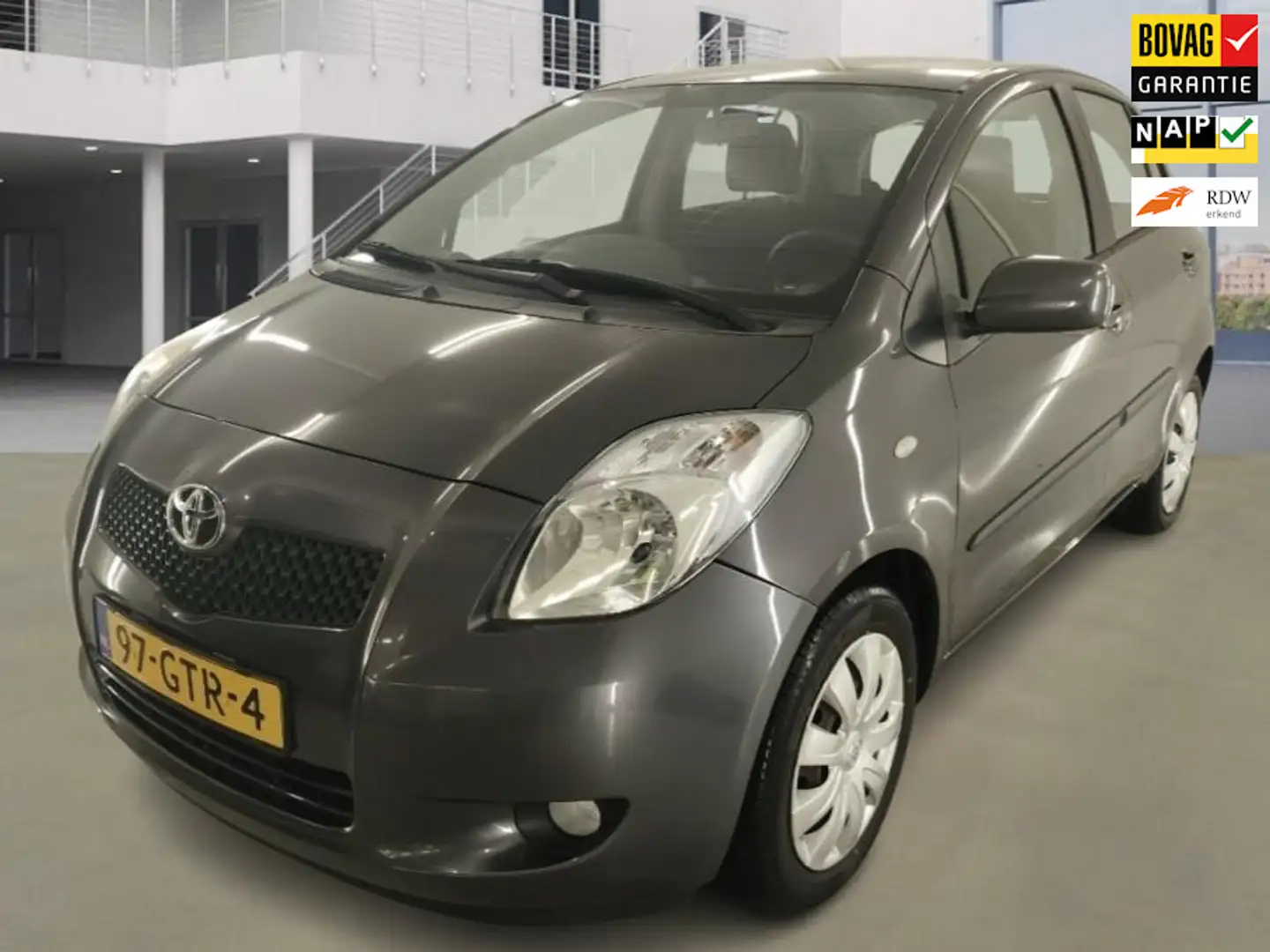 Toyota Yaris 1.3 VVTi Sol MMT Automaat 55.700 km +NAP NL-auto Gris - 1