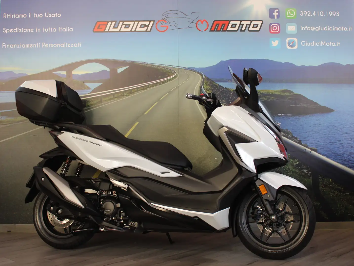 Honda Forza 350 Delux ABS - 2022 - km 682 Blanco - 1