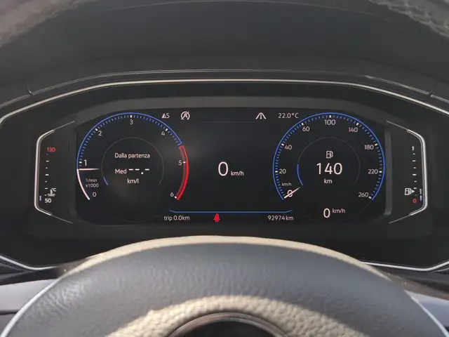 Volkswagen T-Roc view 14