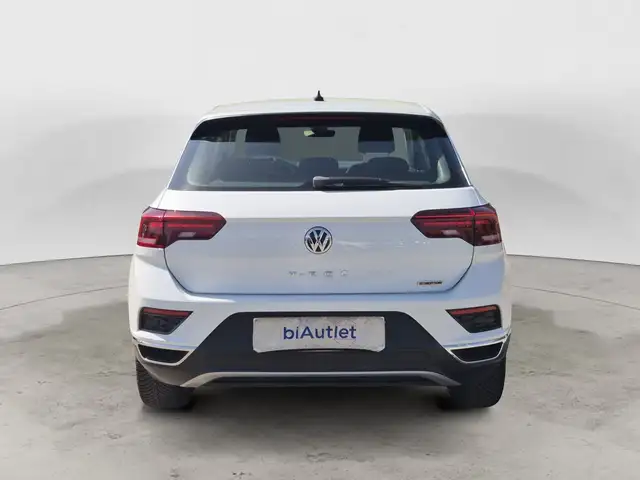 Volkswagen T-Roc view 3