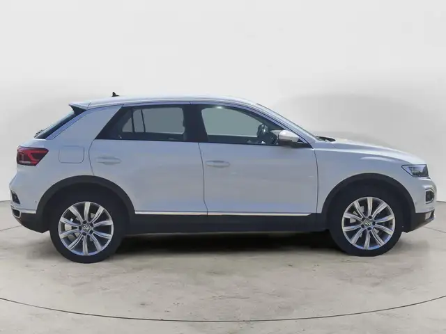 Volkswagen T-Roc view 5