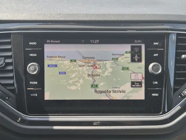 Volkswagen T-Roc view 11