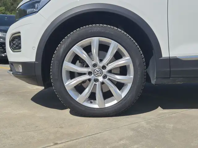 Volkswagen T-Roc view 13