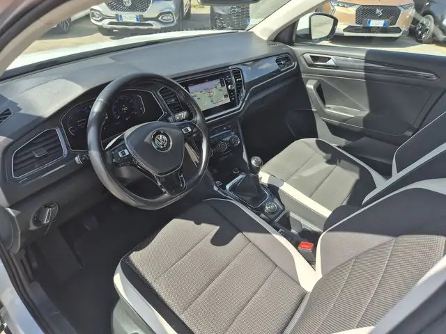 Volkswagen T-Roc view 6