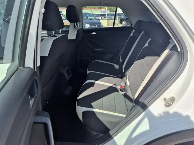 Volkswagen T-Roc view 7