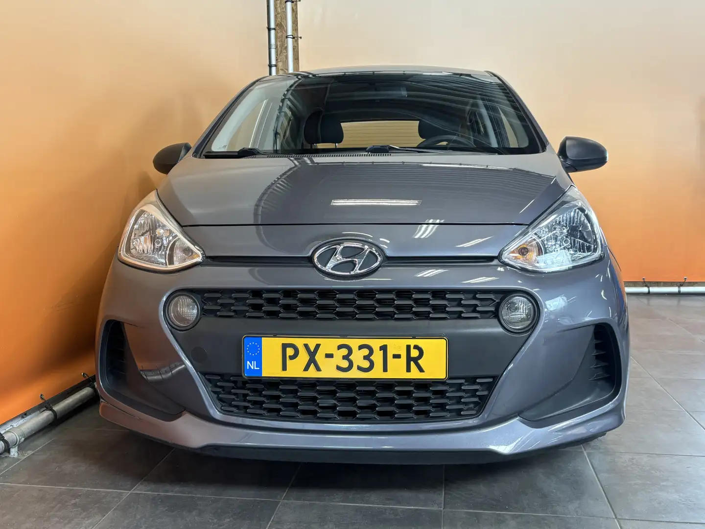 Hyundai i10 1.0i i-Motion 5drs Grau - 2
