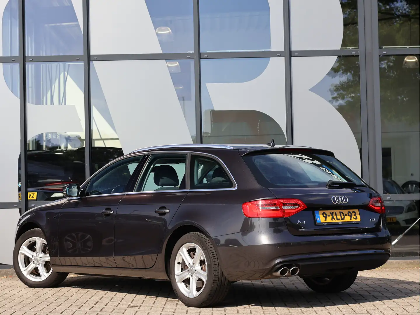 Audi A4 Avant 2.0 TDI 191PK Business | Navi | Clima | Crui Grijs - 2