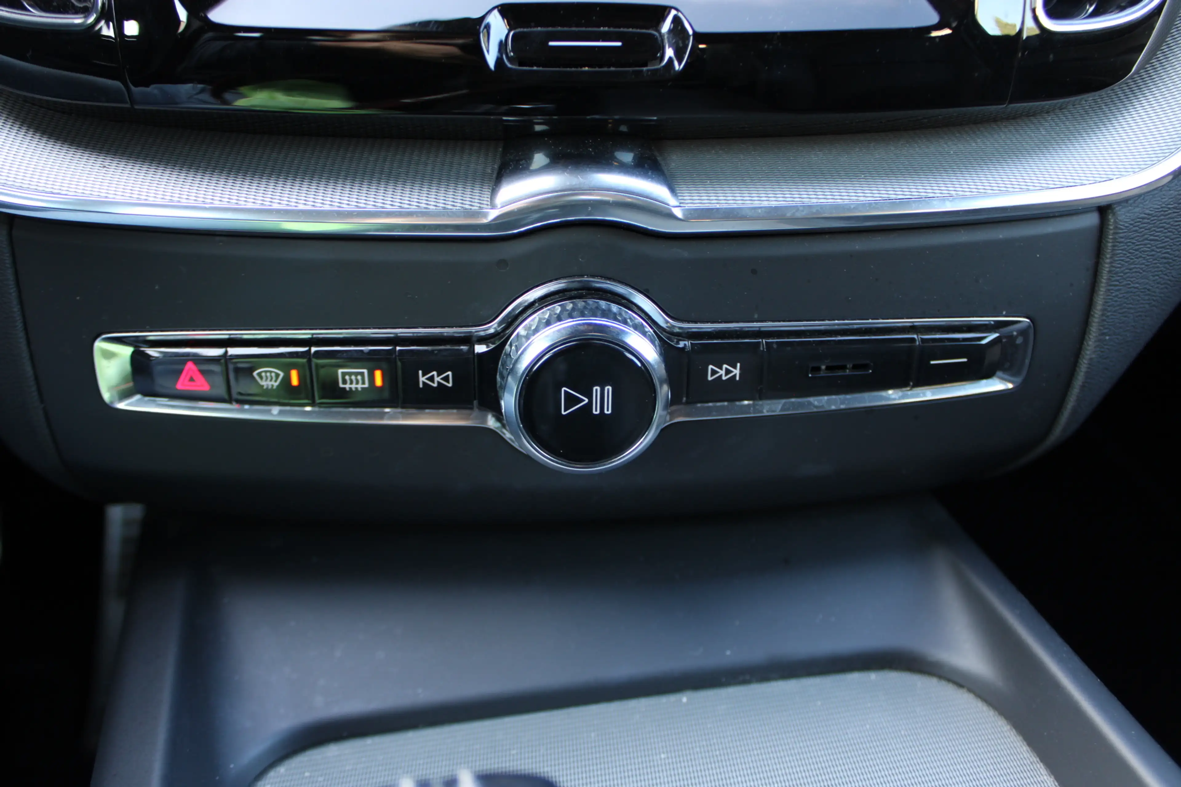 Volvo XC60 2.0 T8 Plug-in hybrid AWD Inscription | Panoramada — photo 29