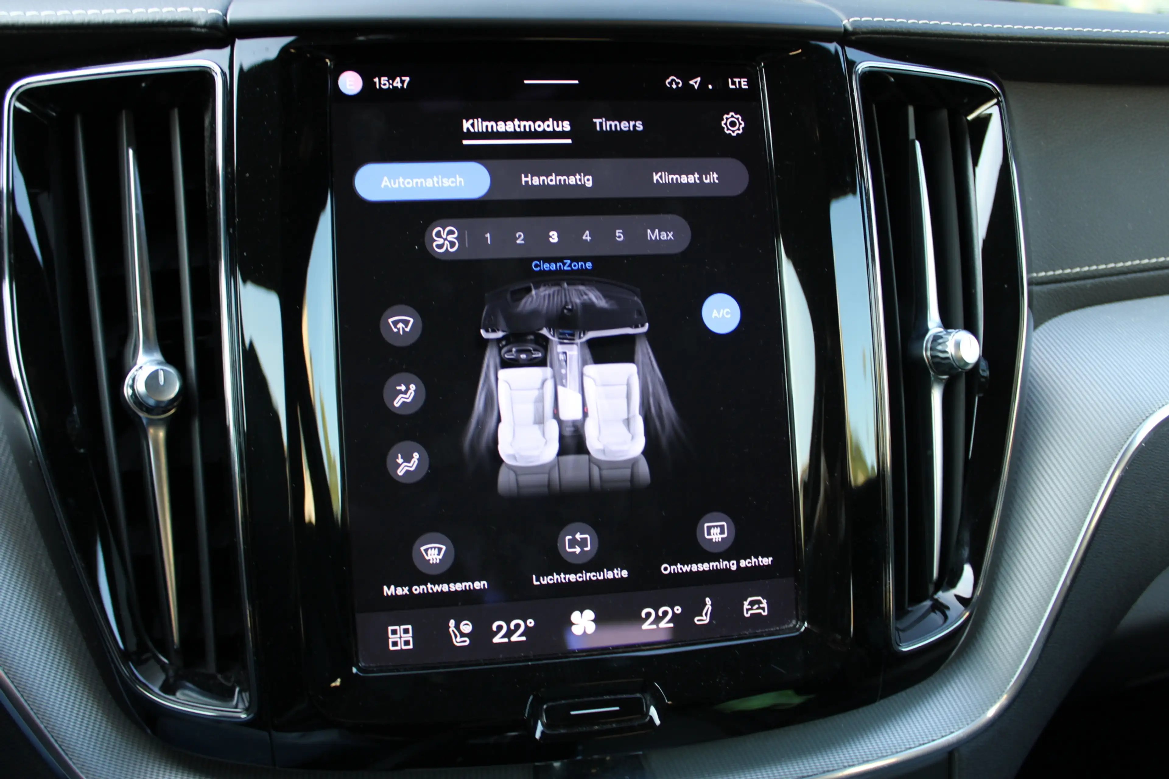 Volvo XC60 2.0 T8 Plug-in hybrid AWD Inscription | Panoramada — photo 22