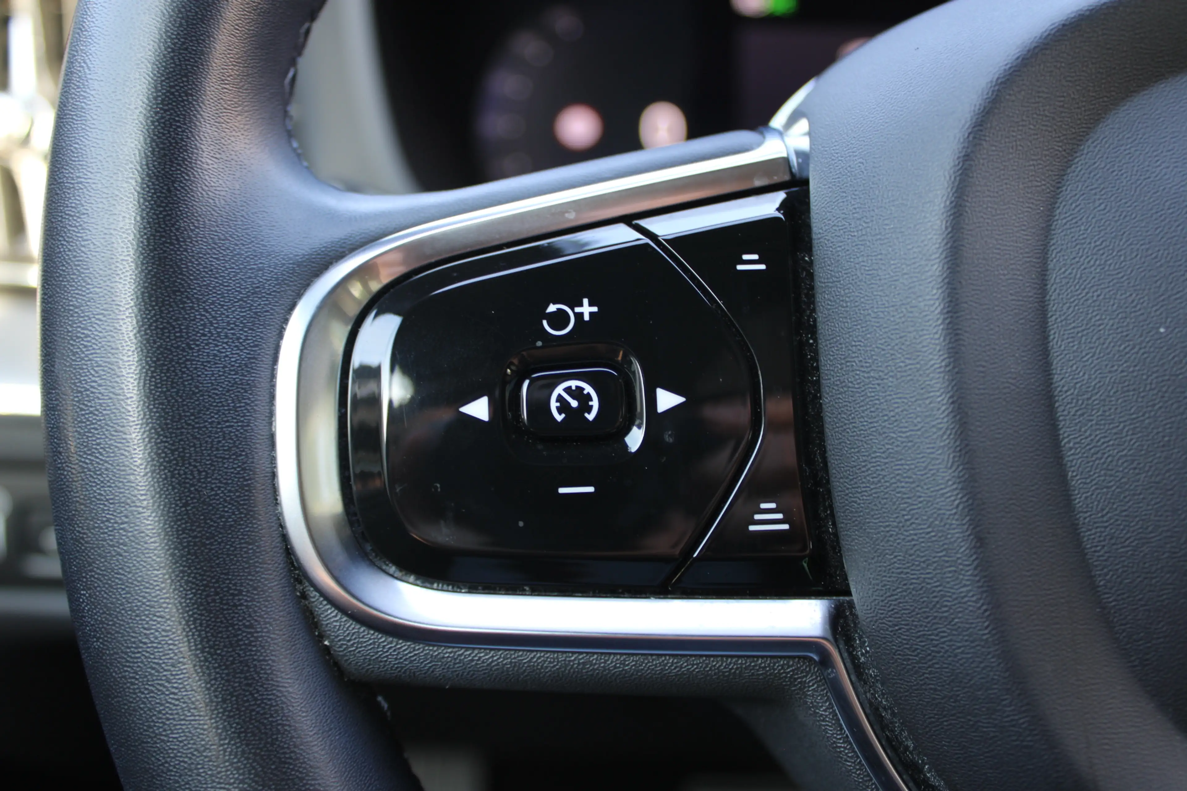 Volvo XC60 2.0 T8 Plug-in hybrid AWD Inscription | Panoramada — photo 8