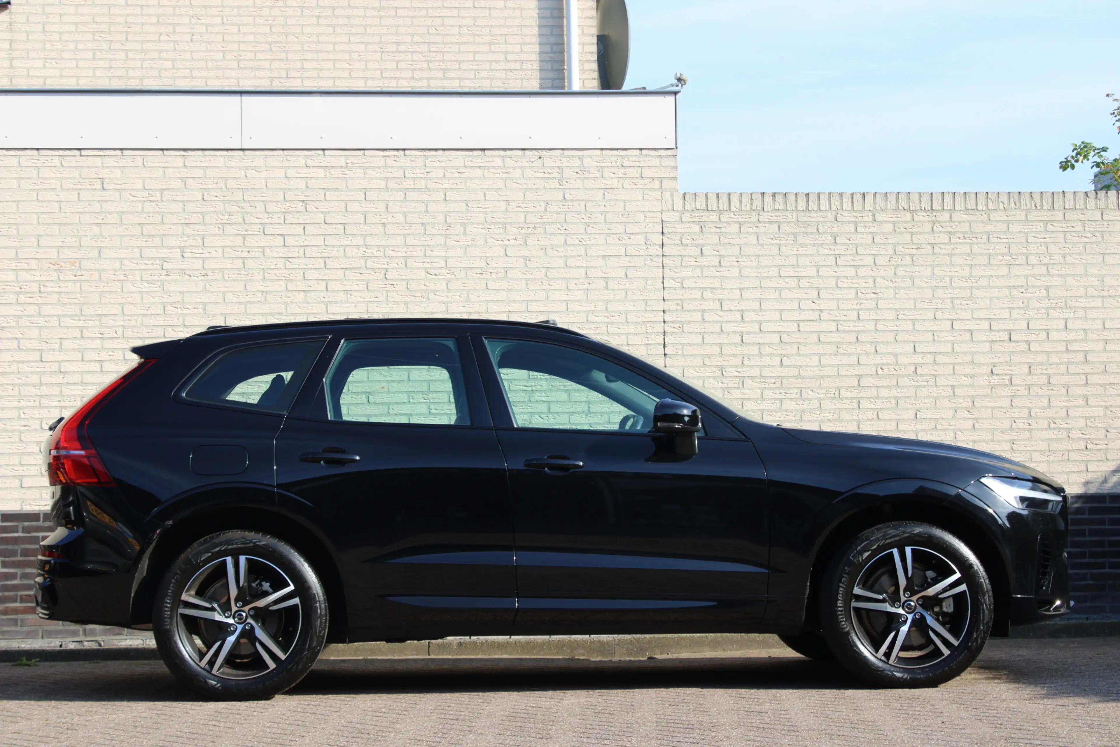 Volvo XC60 2.0 T8 Plug-in hybrid AWD Inscription | Panoramada — photo 2