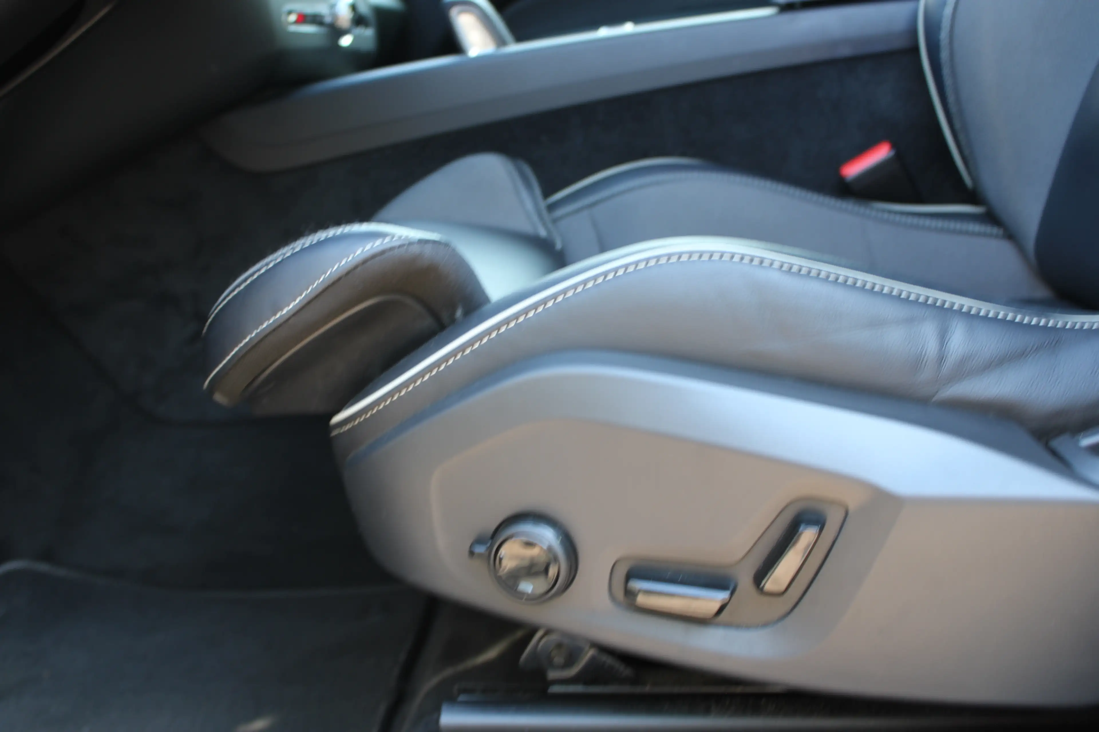 Volvo XC60 2.0 T8 Plug-in hybrid AWD Inscription | Panoramada — photo 14