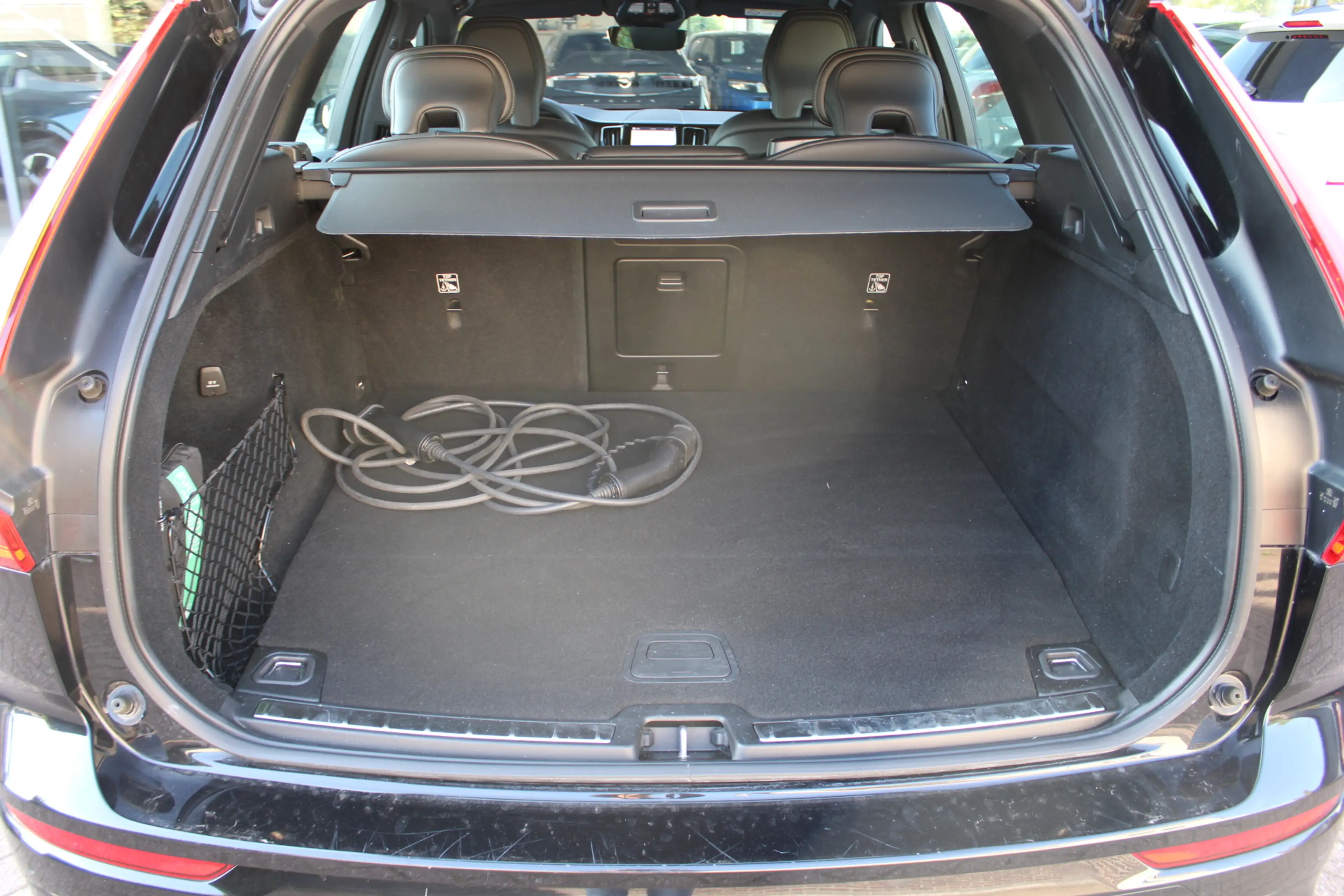 Volvo XC60 2.0 T8 Plug-in hybrid AWD Inscription | Panoramada — photo 36