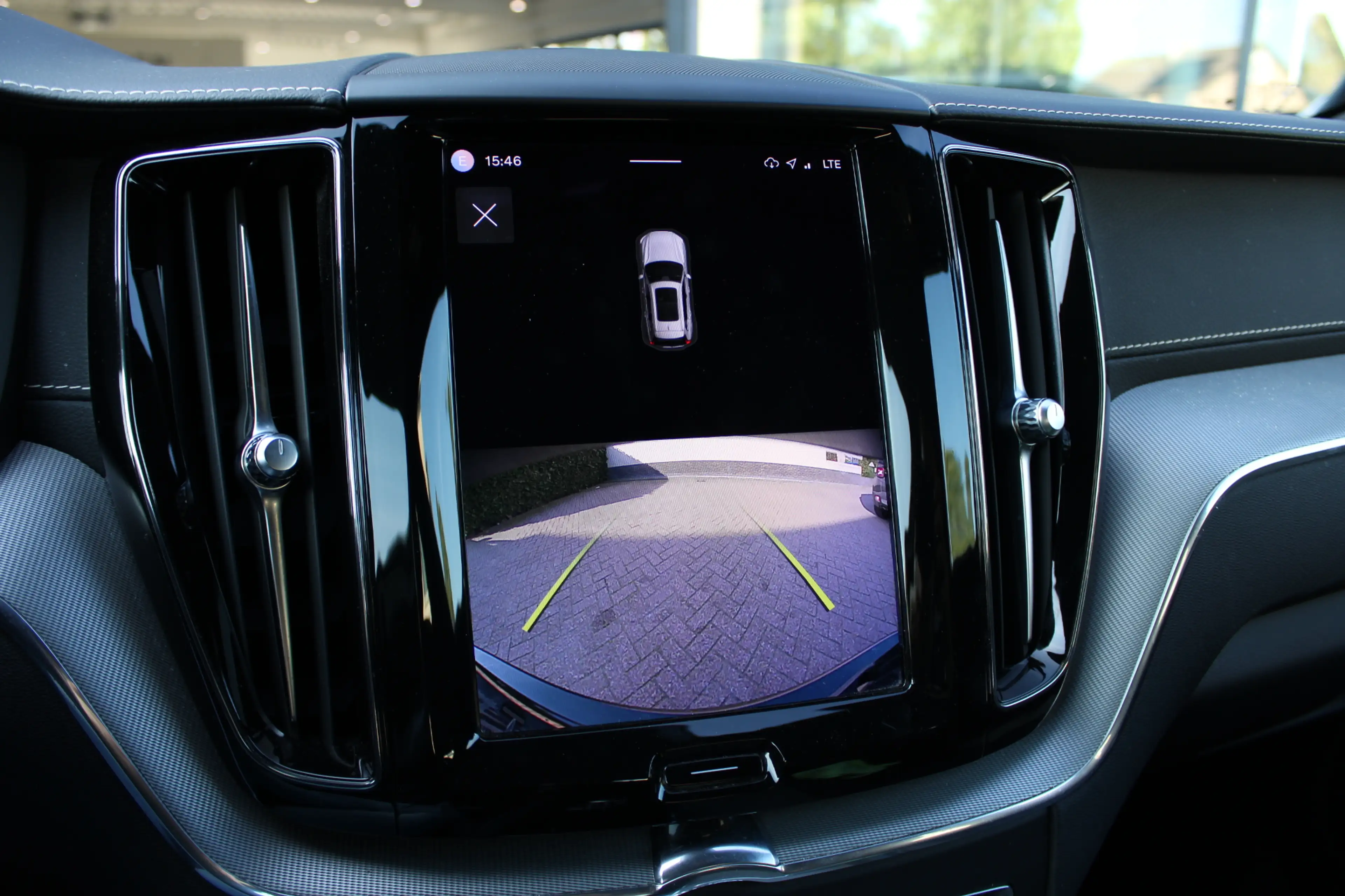 Volvo XC60 2.0 T8 Plug-in hybrid AWD Inscription | Panoramada — photo 18