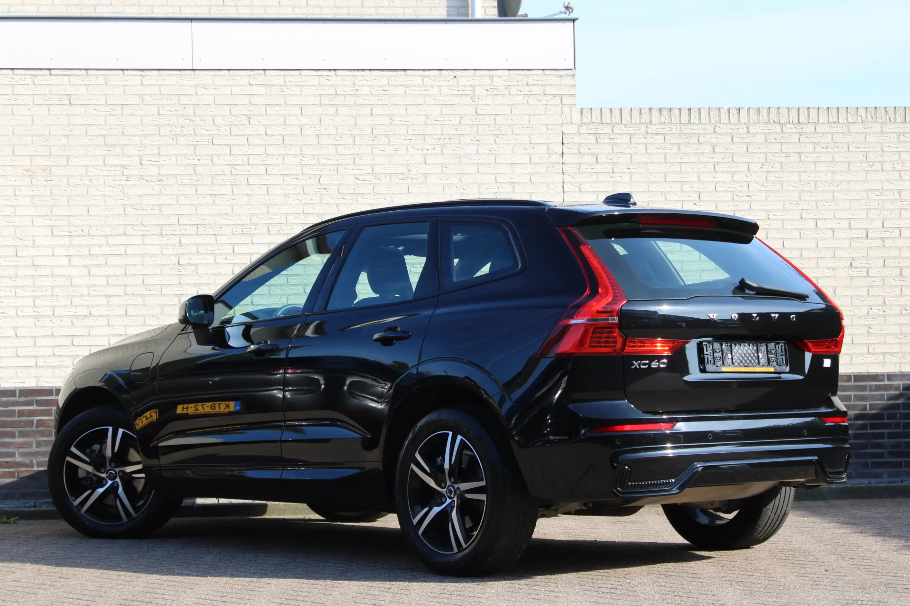 Volvo XC60 2.0 T8 Plug-in hybrid AWD Inscription | Panoramada — photo 3