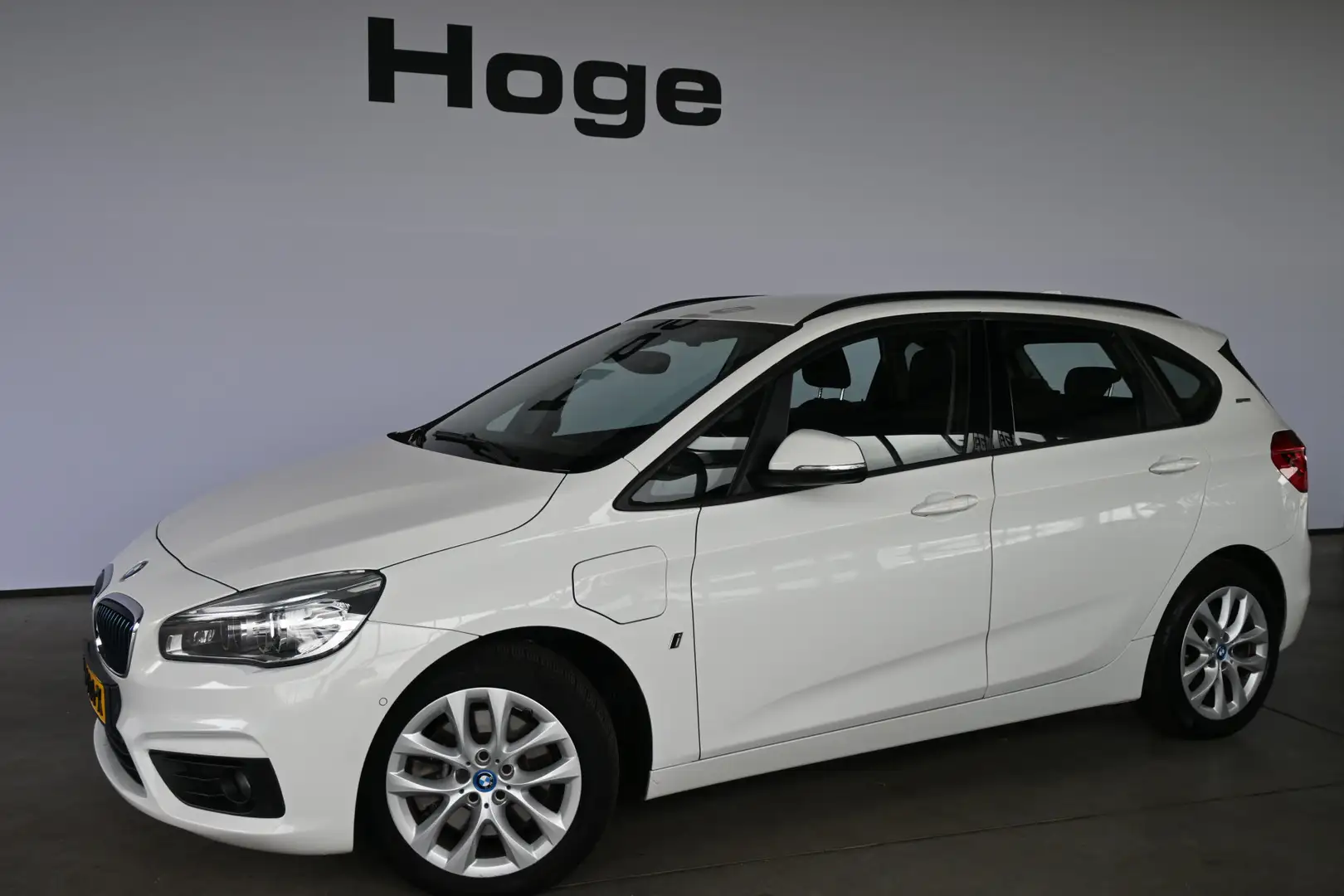 BMW 225 2-serie Active Tourer 225xe iPerformance Automaat Wit - 1