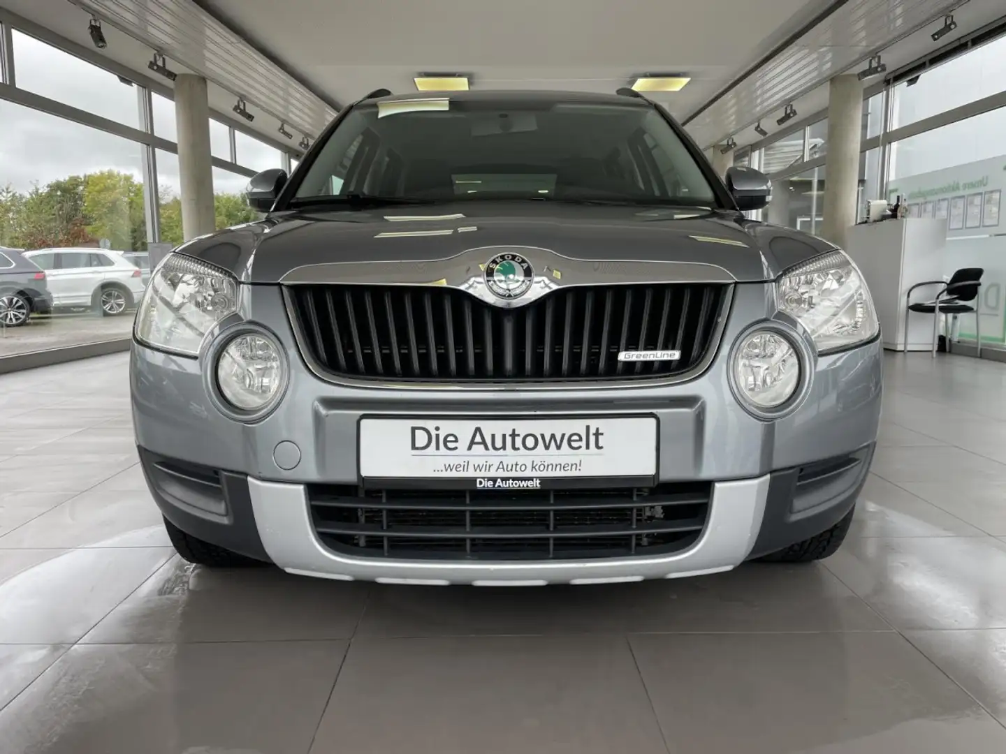 Skoda Yeti 1,6 TDI Greenline KLIMA TEMPOMAT MP3 PDC Klima Grijs - 2