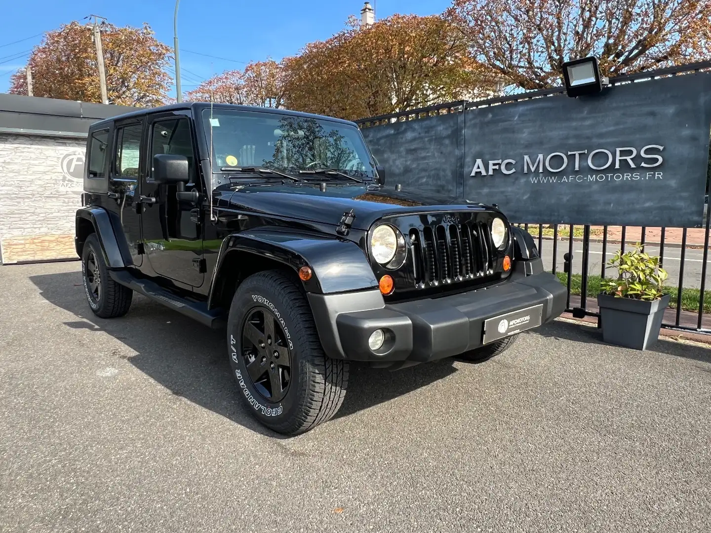 Jeep Wrangler Sahara Zwart - 1