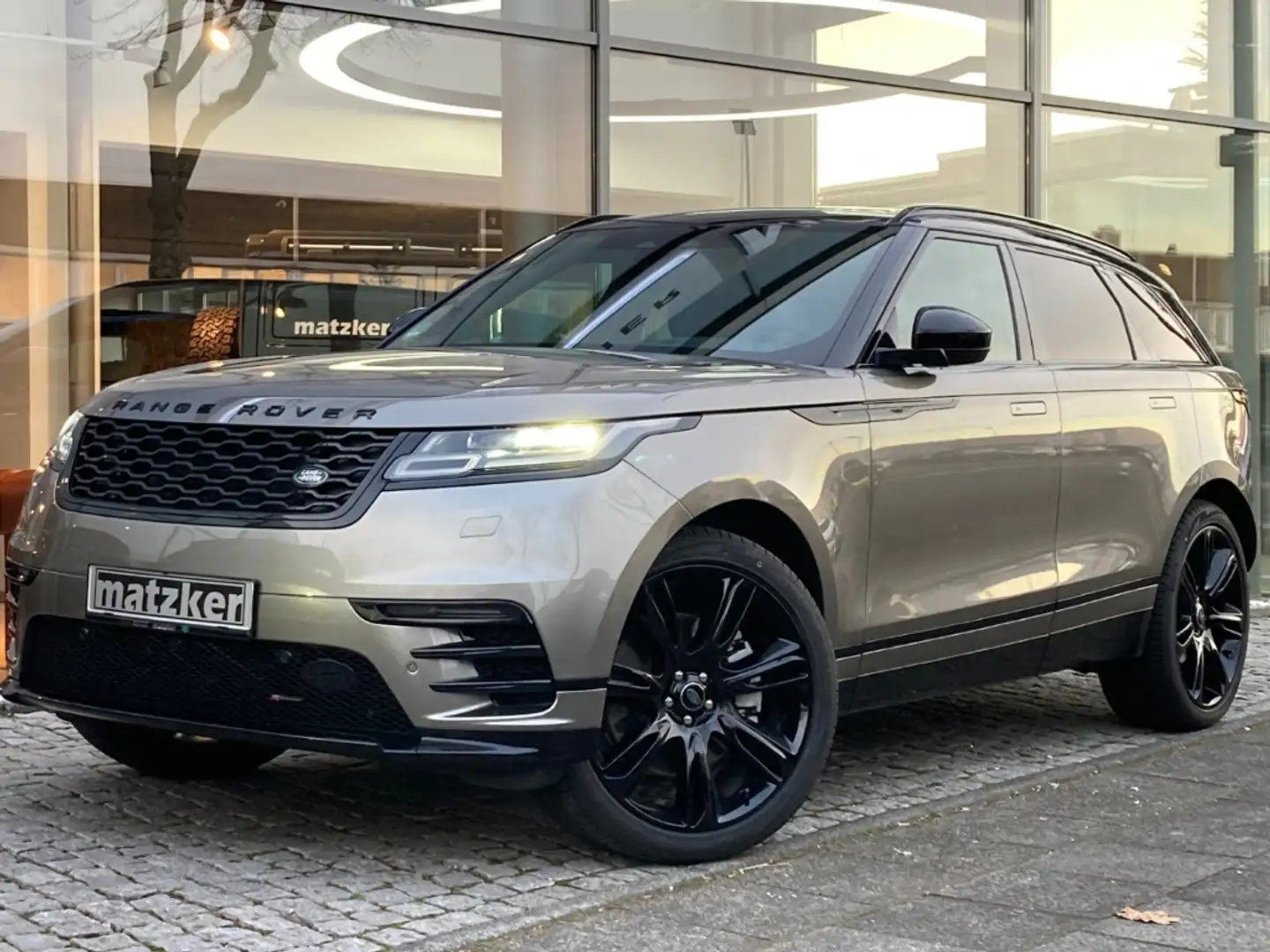 Land Rover Range Rover Velar L560 D300 R-Dynamic SE Silber - 2
