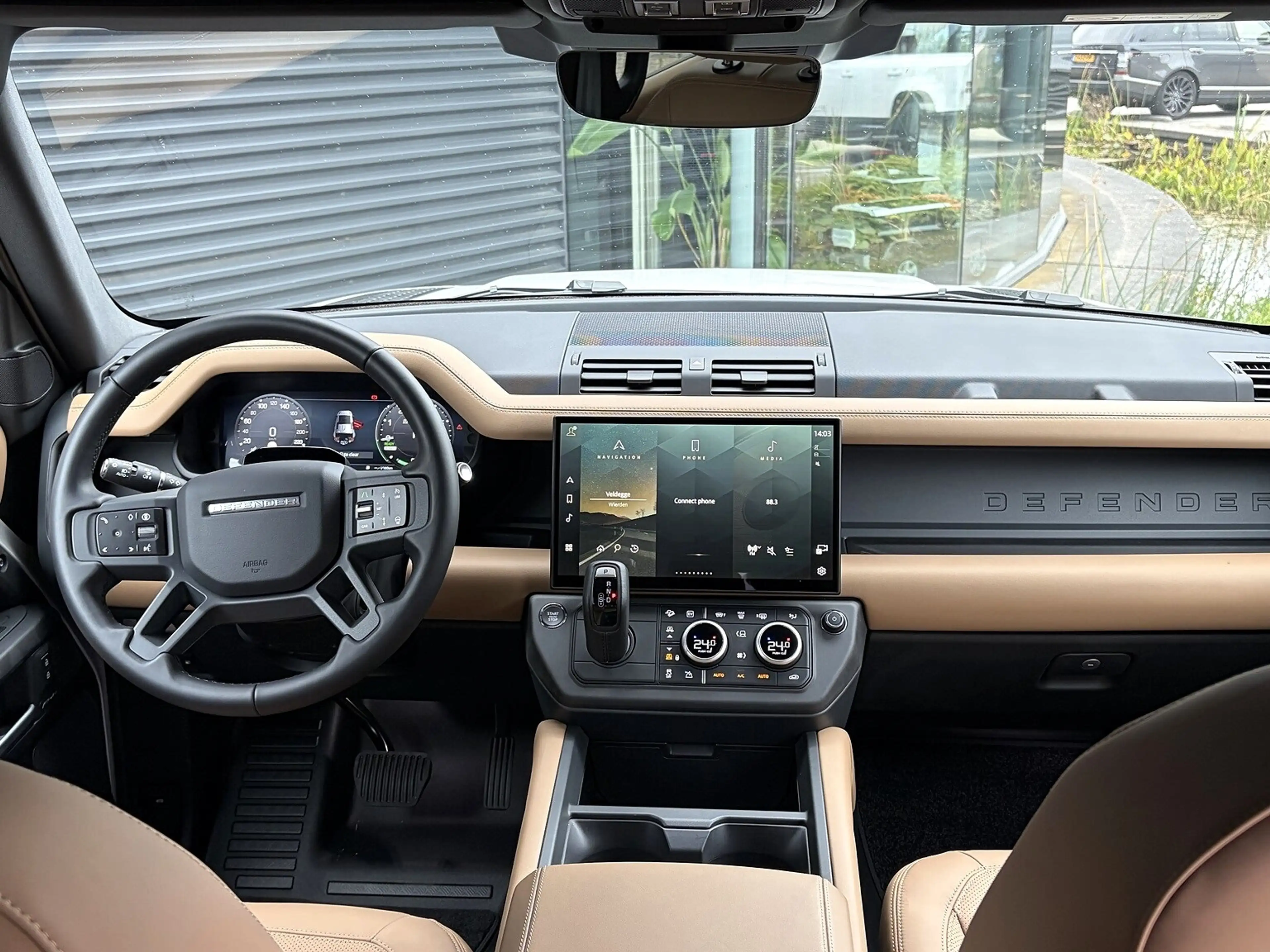 Land Rover Defender 110 2.0 P300e X-Dynamic HSE | NP € 121.511,- | Bla — photo 5