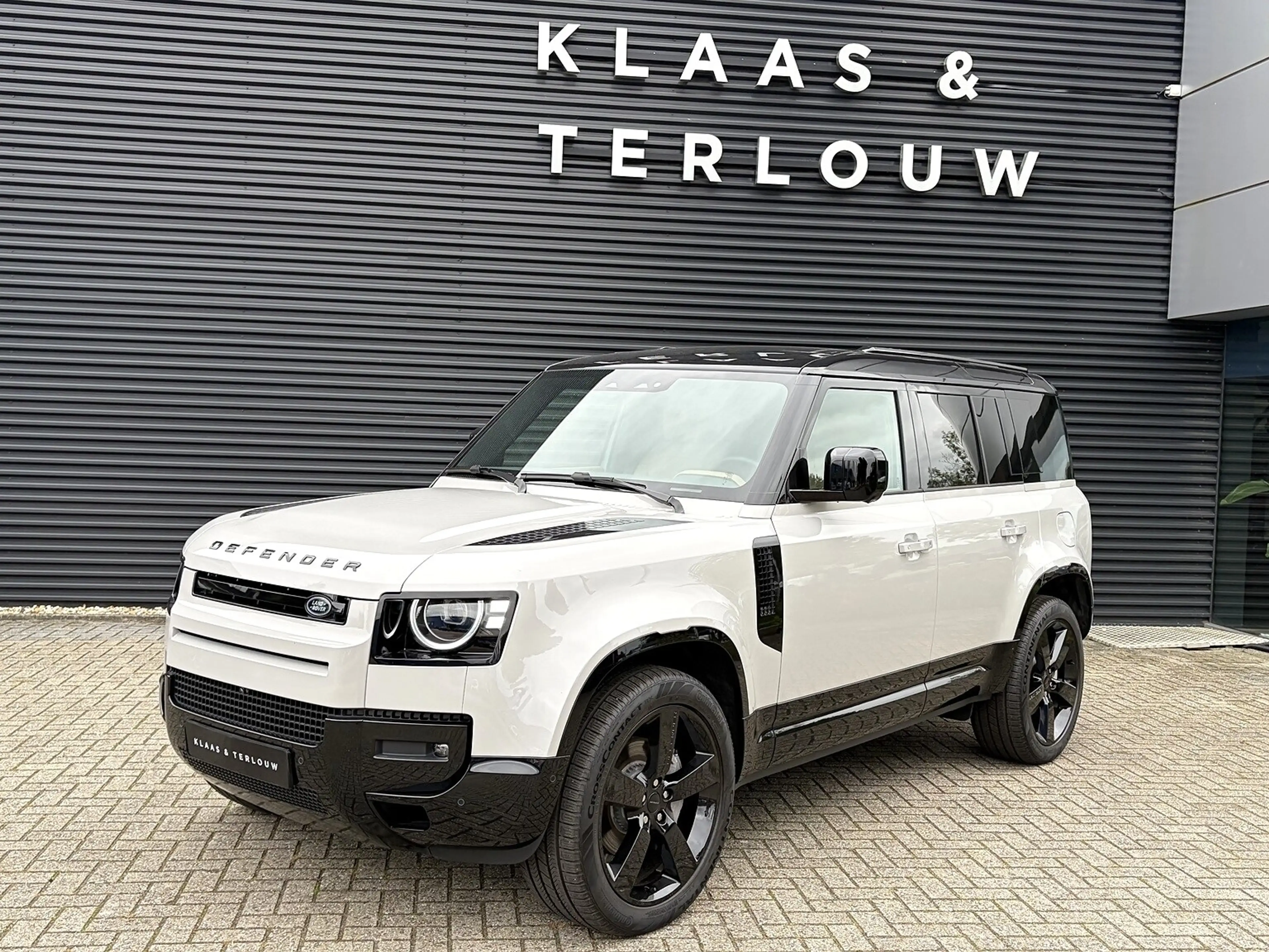 Land Rover Defender 110 2.0 P300e X-Dynamic HSE | NP € 121.511,- | Bla — photo 10